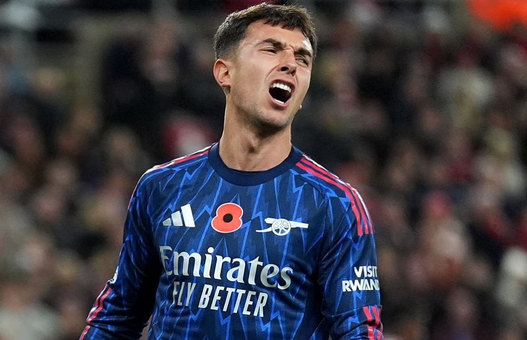 Arsenal nhan trai dang o phut 90+4 hinh anh