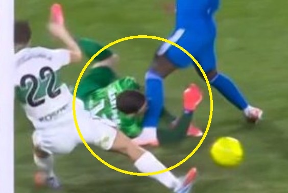 Quyet dinh gay phan no trong ngay Real gianh lai ngoi dau La Liga hinh anh