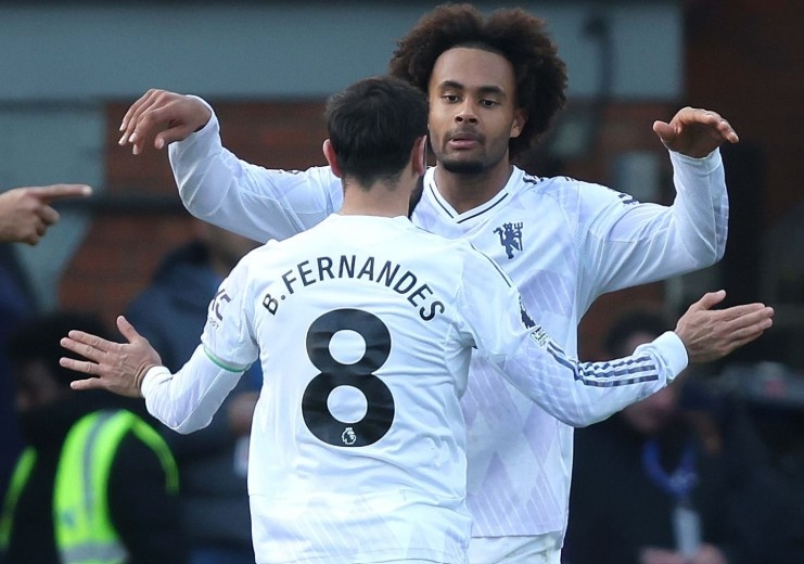 Zirkzee toa sang giup MU loi nguoc dong ngoan muc hinh anh