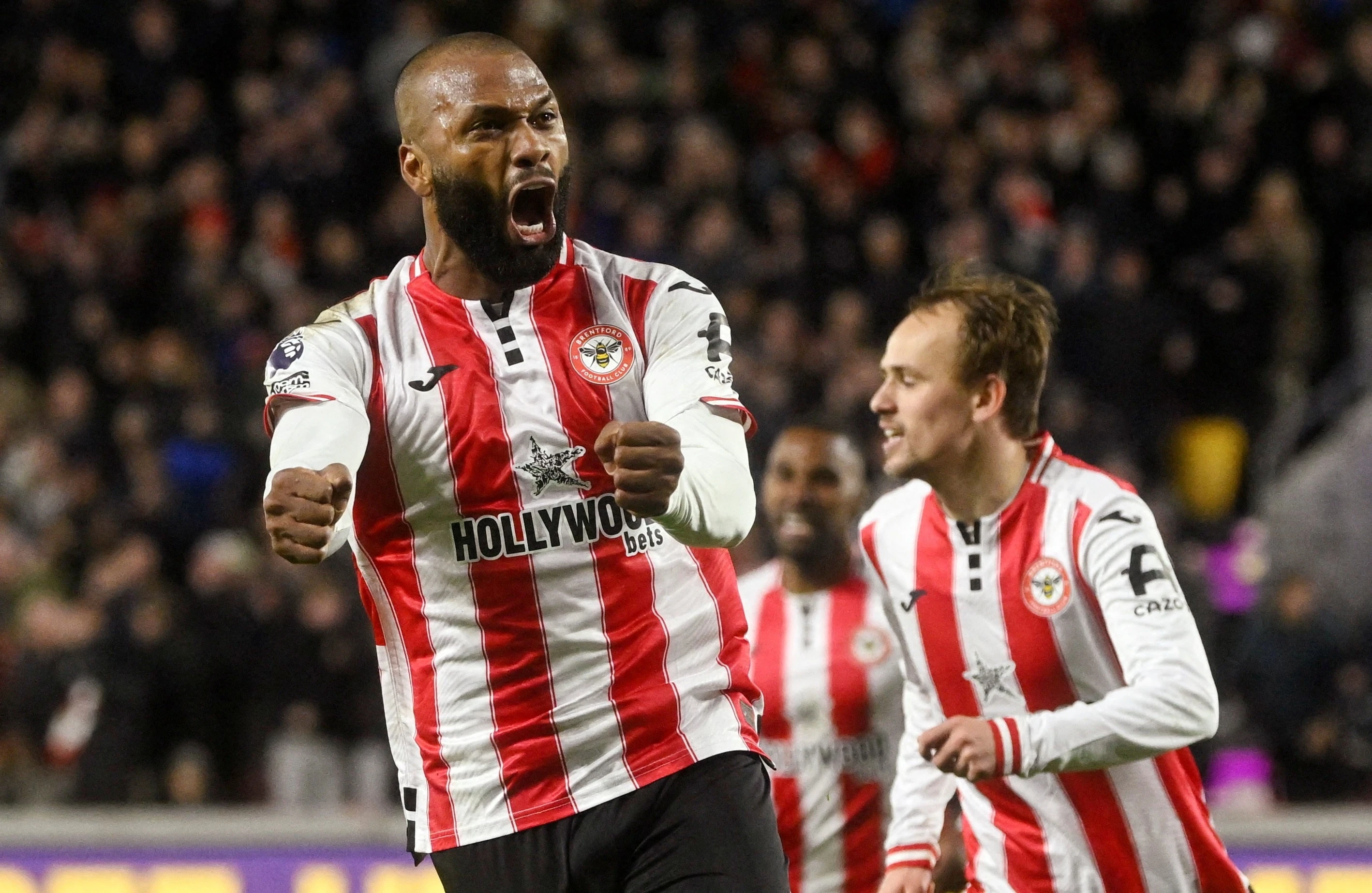 Tien dao Brazil lam nen lich su o Premier League hinh anh