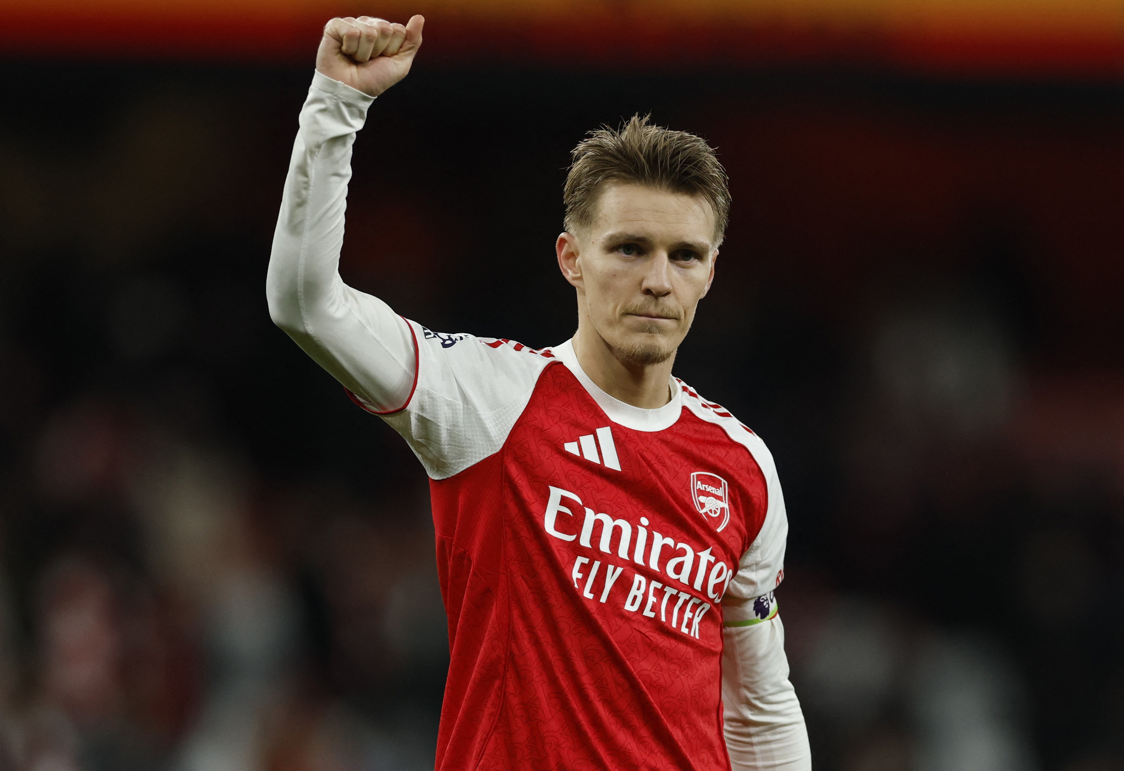 Arsenal xay chac ngoi dau Premier League hinh anh