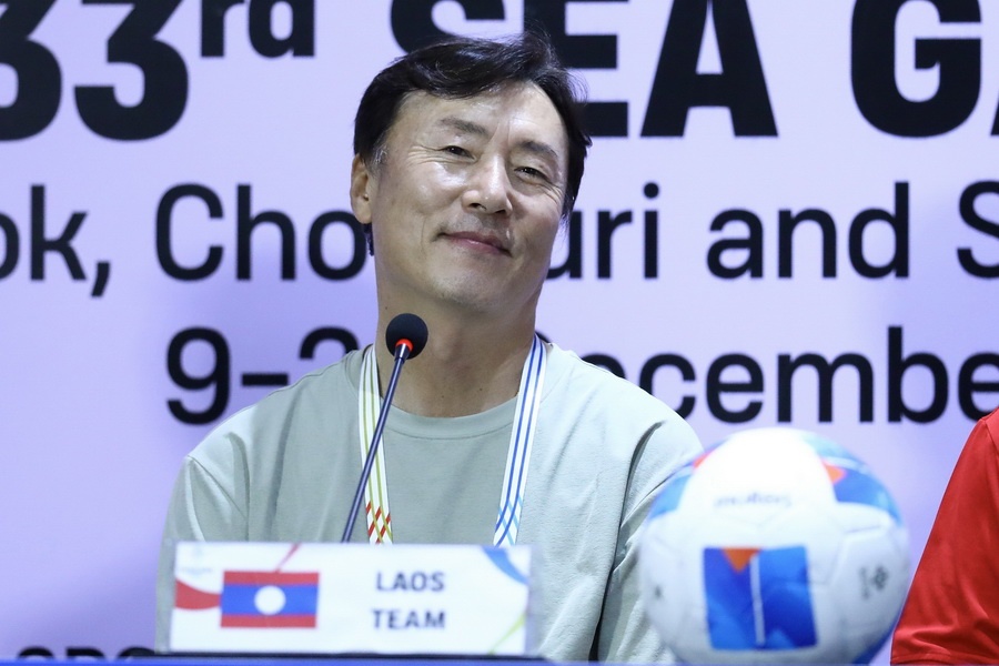 HLV U22 Lao: 'Nhin ty so thi co ve Malaysia manh hon Viet Nam' hinh anh