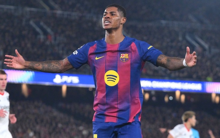 Rashford giup Barca loi nguoc dong o Champions League hinh anh