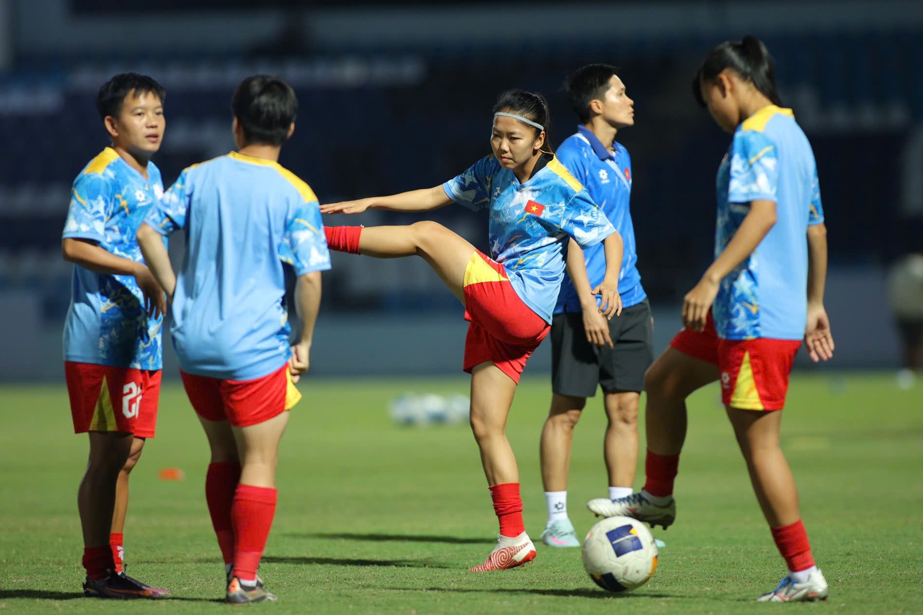 tuyen nu Viet Nam anh 2