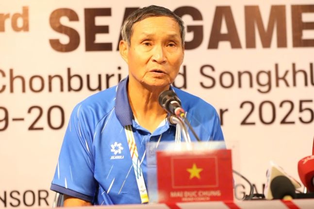 HLV Mai Duc Chung: 'Cac cau thu nu chi mong co khan gia den xem' hinh anh