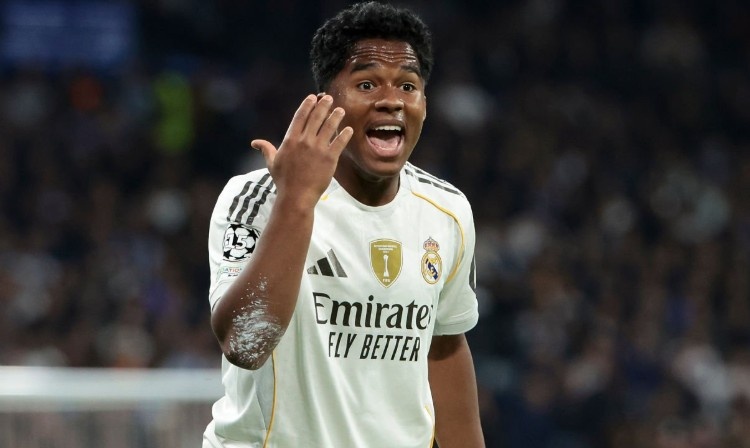 Cau thu dau tien roi Real trong phien cho giua mua hinh anh