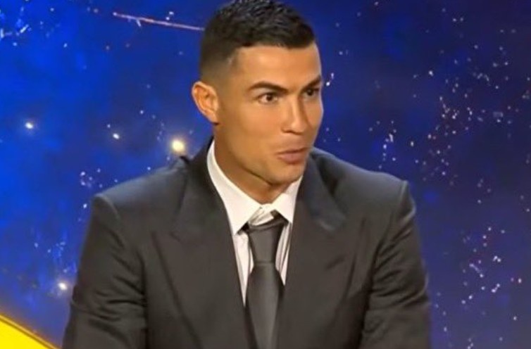 Phan ung cua Georgina khi duoc Ronaldo cong khai goi vo hinh anh