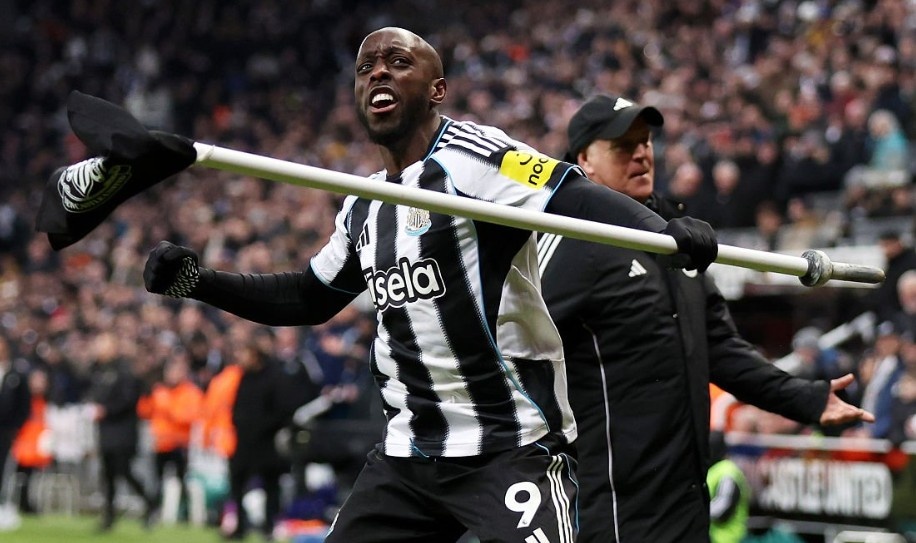 Man nguoc dong khong tuong tai Premier League hinh anh