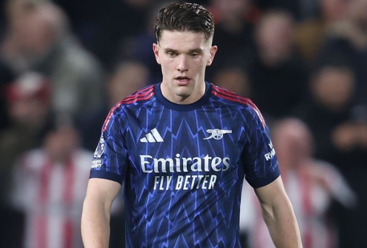 Arsenal bi cam hoa, cuoc dua vo dich nong tro lai hinh anh