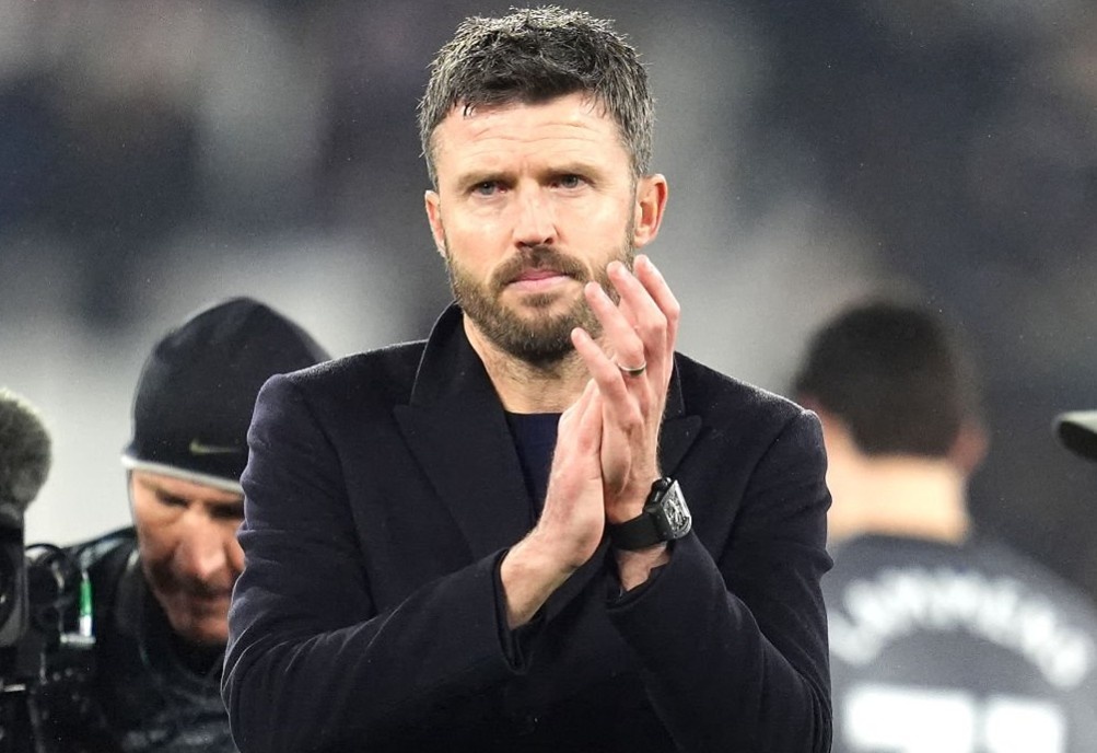 Carrick gianh giai thuong dau tien tai Premier League hinh anh