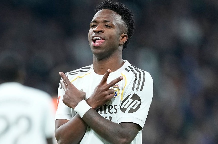 Vinicius lap cu dup, Real chiem ngoi dau cua Barca hinh anh