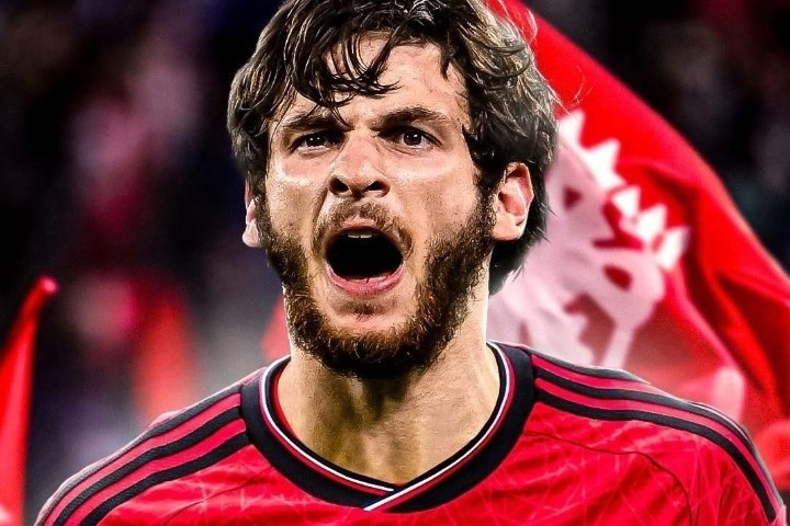 Doi hinh trong mo cua MU voi 2 tan binh gia 200 trieu euro hinh anh