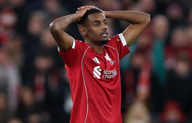 Isak muon roi Liverpool, dau quan cho Barcelona hinh anh