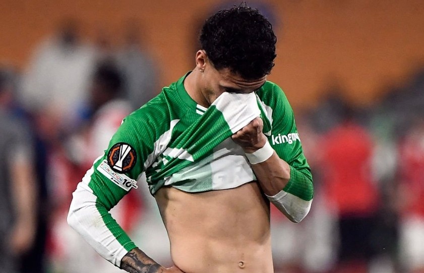 Antony bat khoc hinh anh