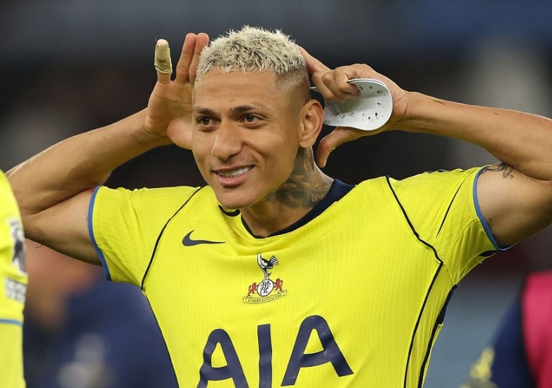 Tottenham gay bat ngo hinh anh