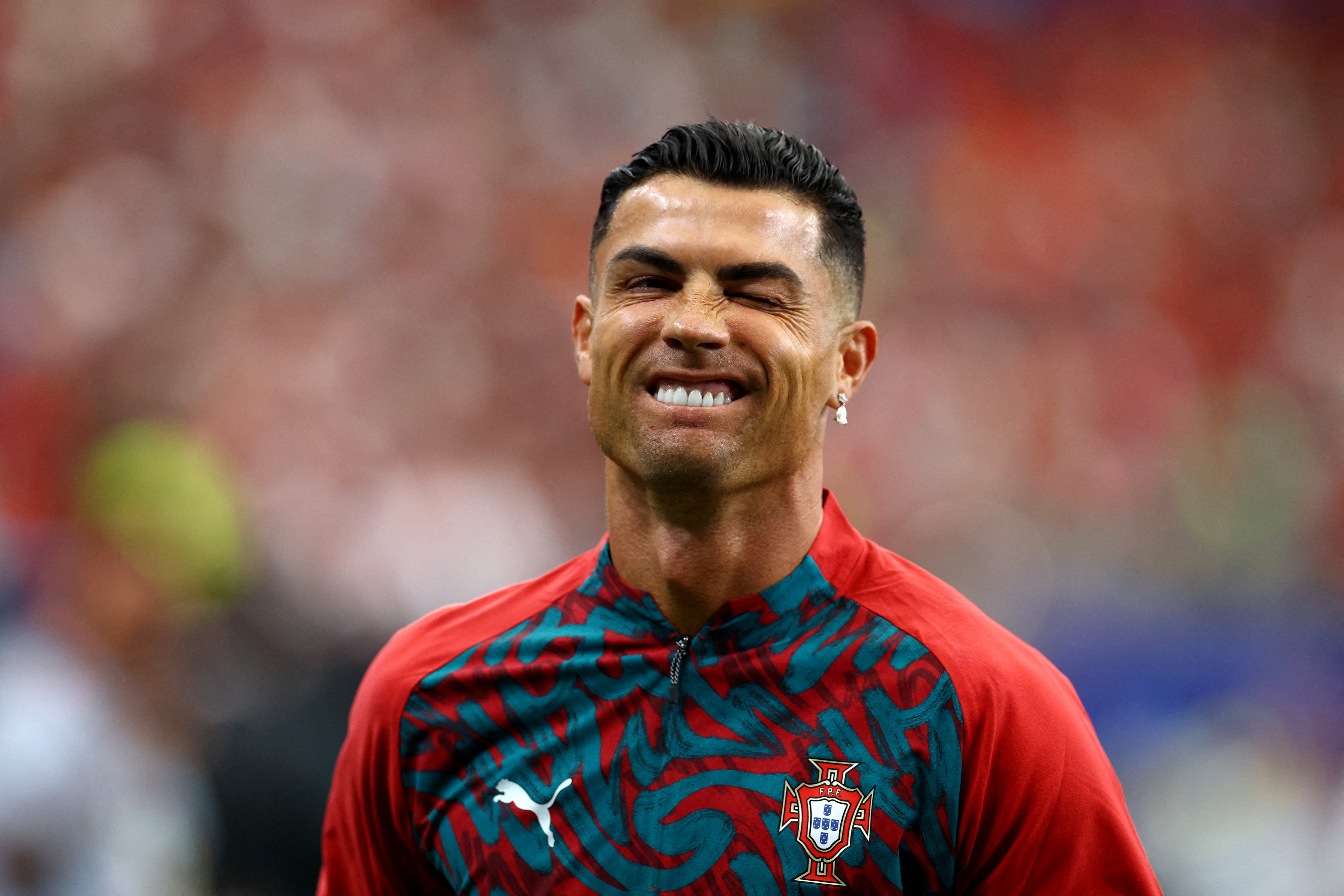 Bo Dao Nha 1-0 Uzbekistan: Ronaldo toa sang hinh anh