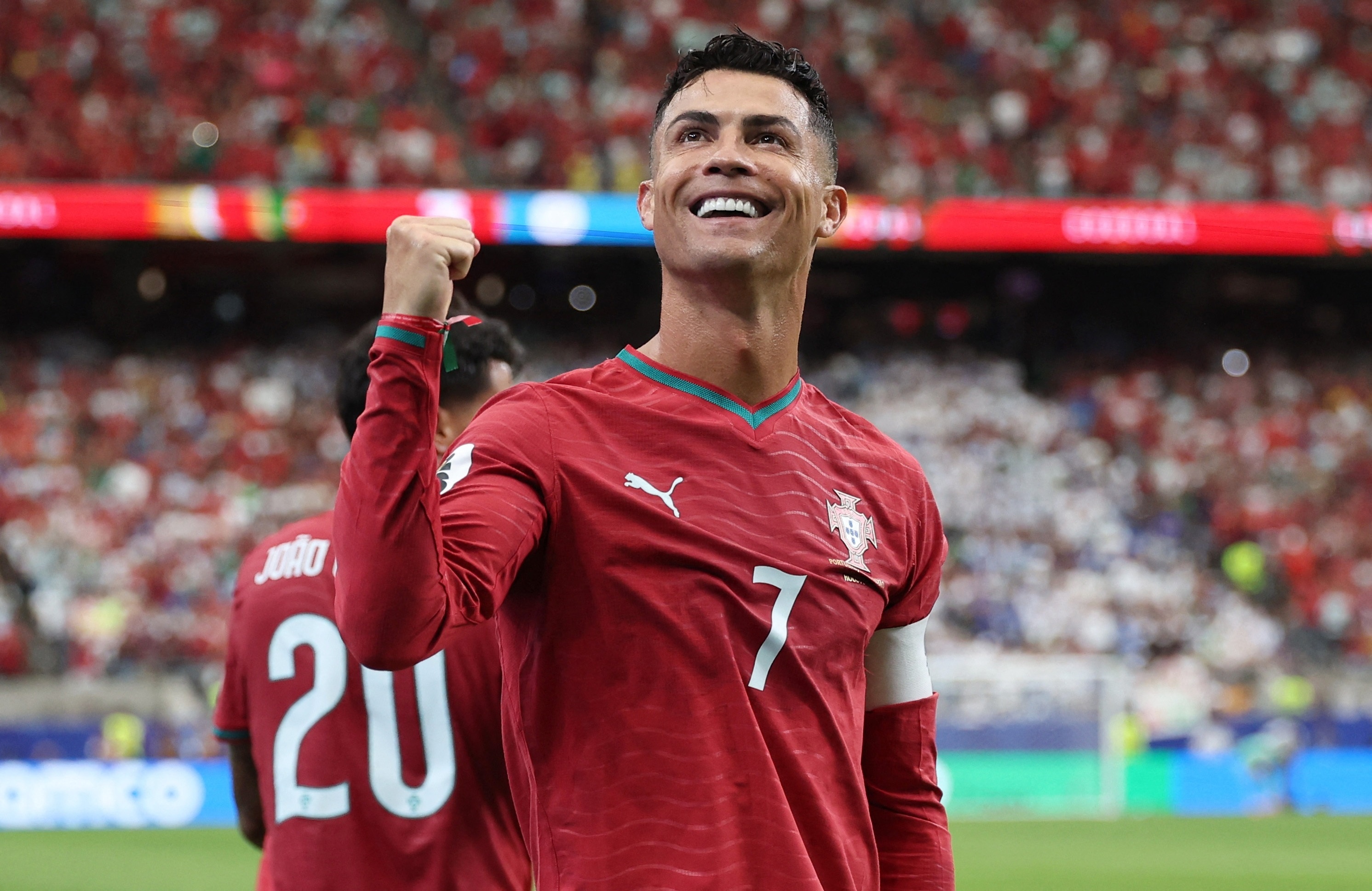 Bo Dao Nha 3-0 Uzbekistan: Ronaldo lap cu dup hinh anh