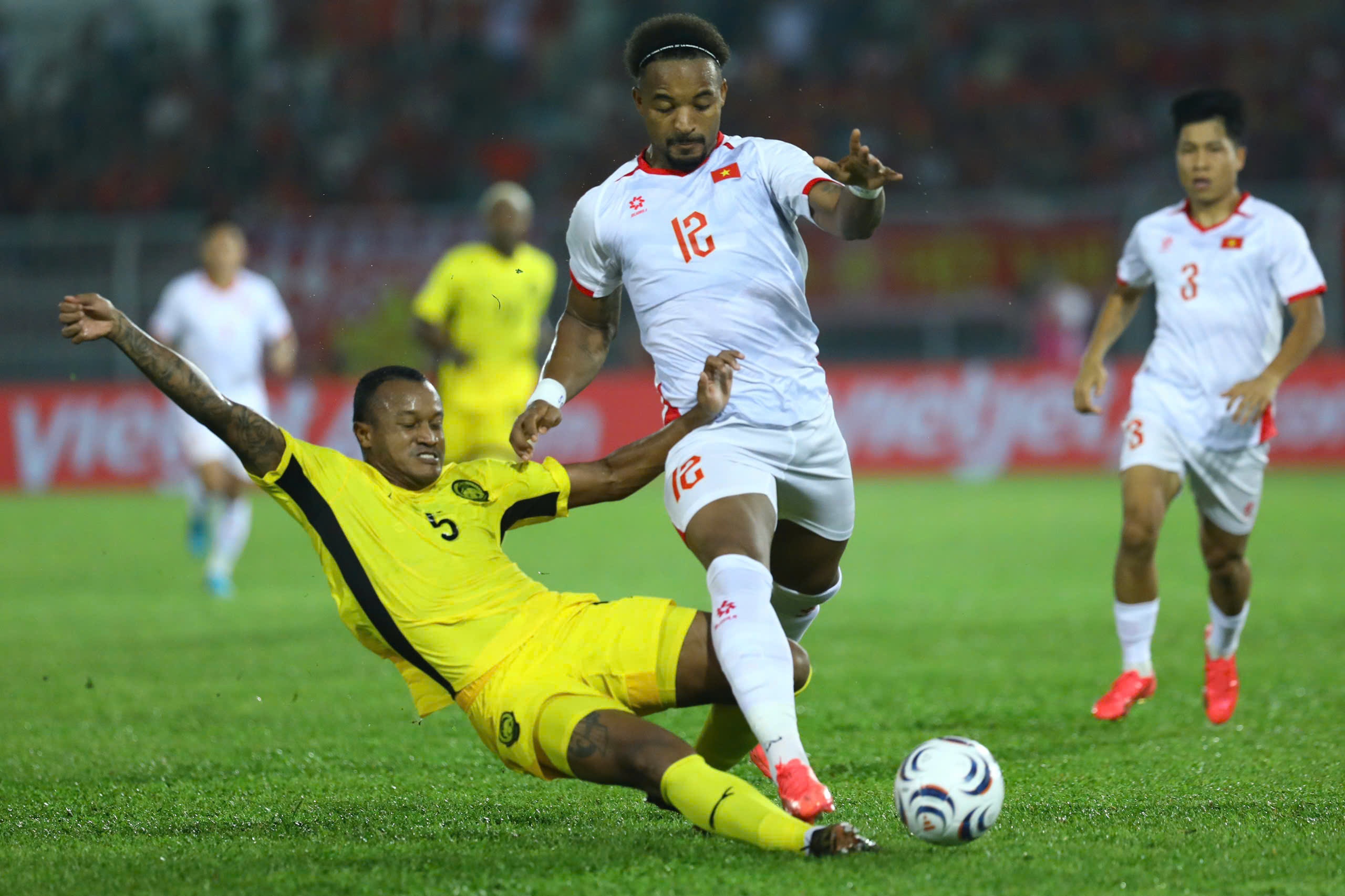 Malaysia 0-0 Việt Nam: Xuân Son bỏ lỡ cơ hội