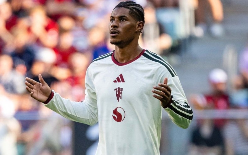 Rashford gây phẫn nộ trong ngày tái xuất MU