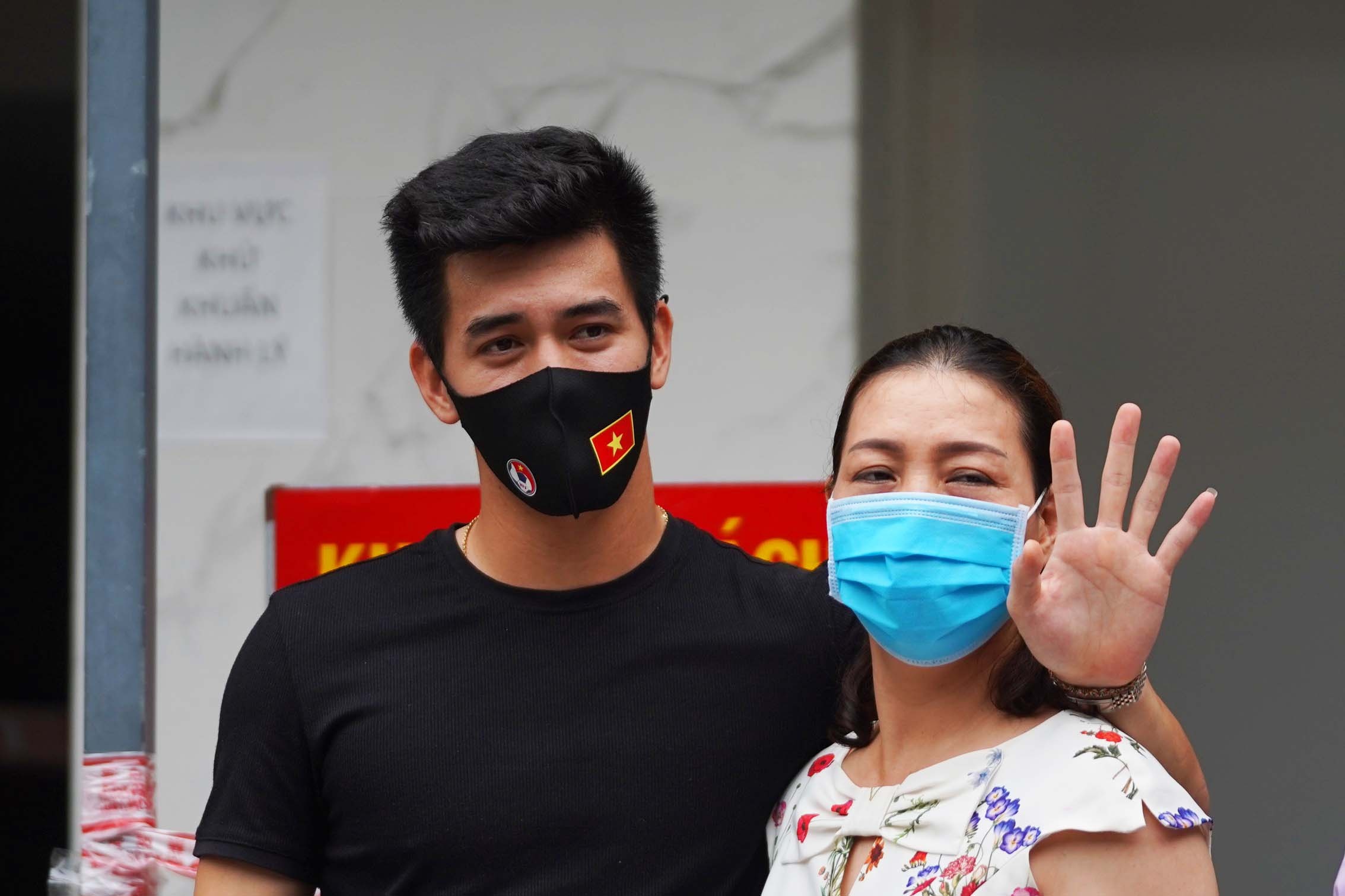 Tien Linh, Cong Phuong roi khu cach ly ve nha hinh anh