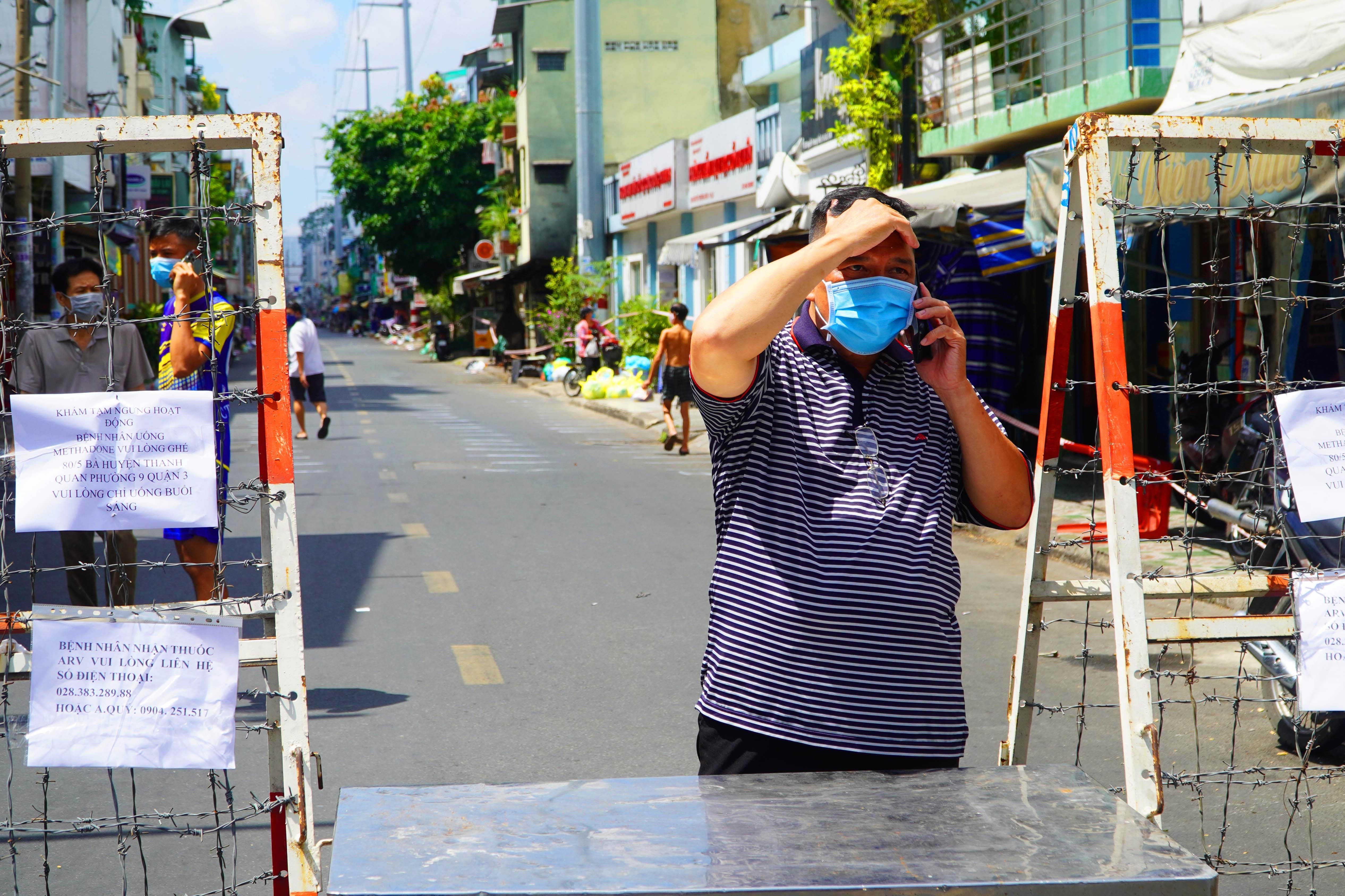 Phong toa 2 tuyen duong co 37 ca nhiem nCoV tai TP.HCM hinh anh