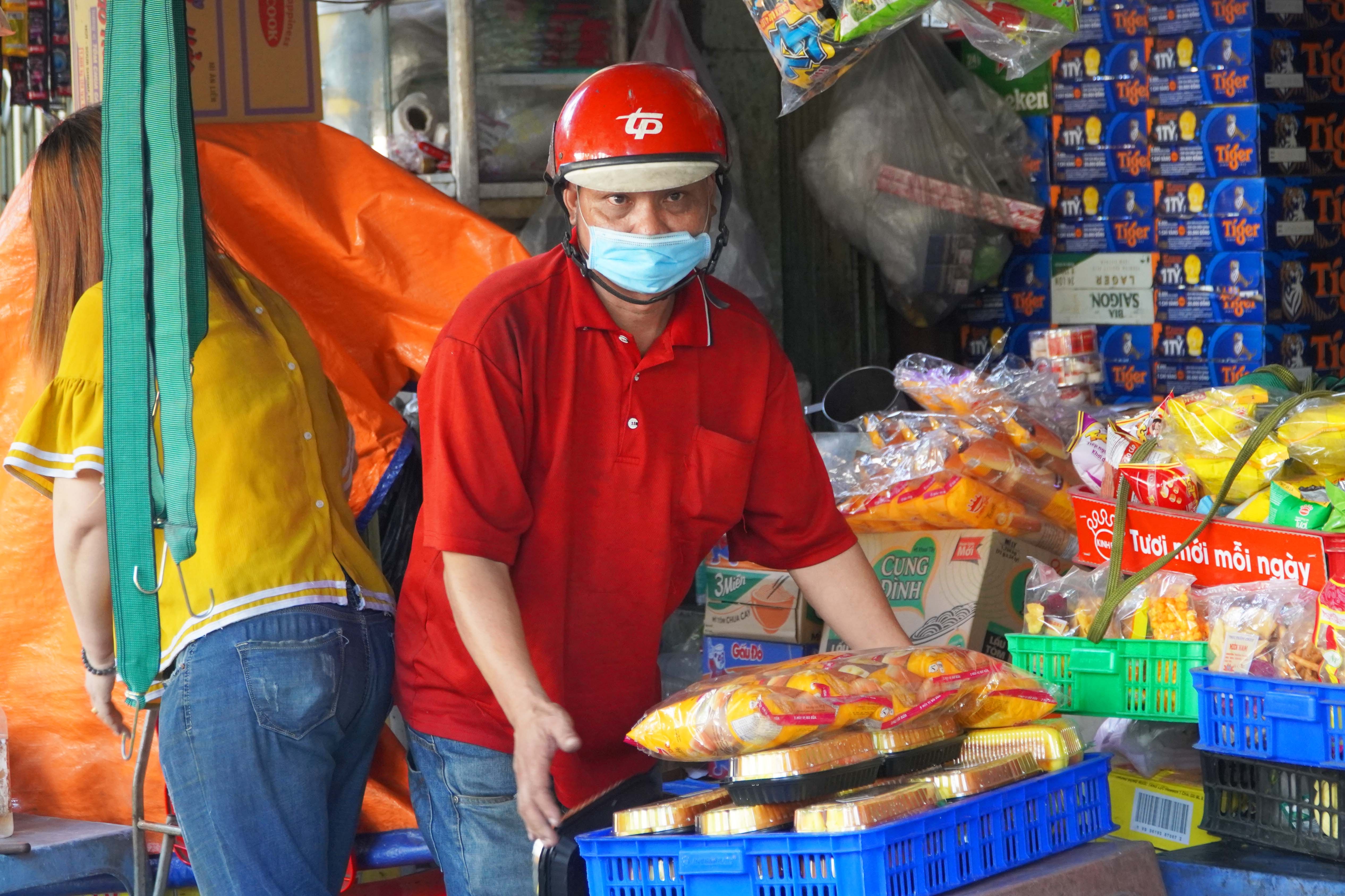 Chu hang quan o TP.HCM dong sap cua khi thay doan kiem tra hinh anh