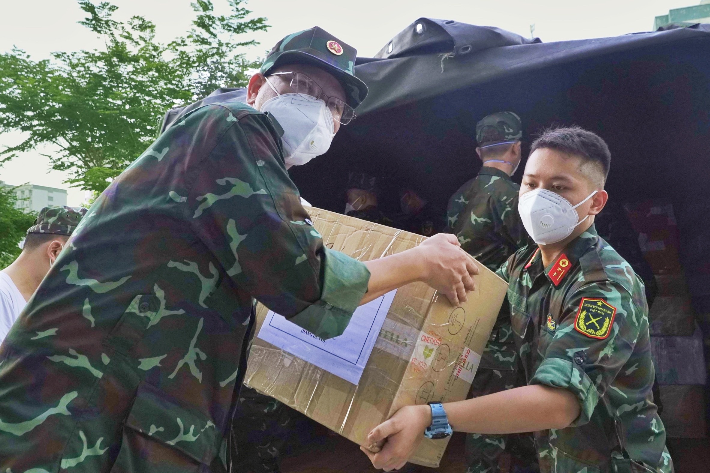 Y, bac si Benh vien da chien 5D: Khi nao TP.HCM het dich moi tro ve hinh anh