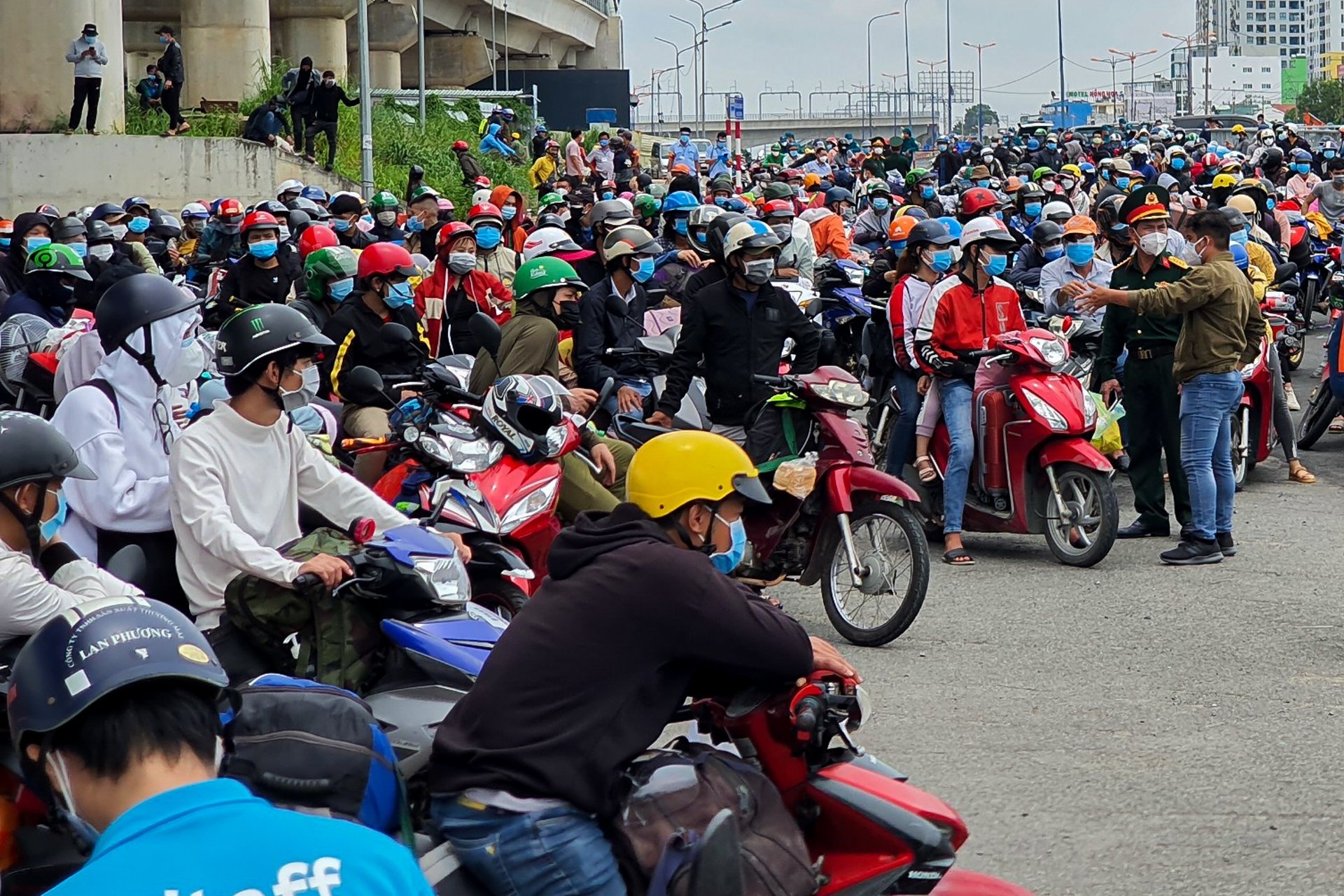 Nguoi dan o TP.HCM tu y ve que: 'O lai khong biet lay gi trang trai' hinh anh