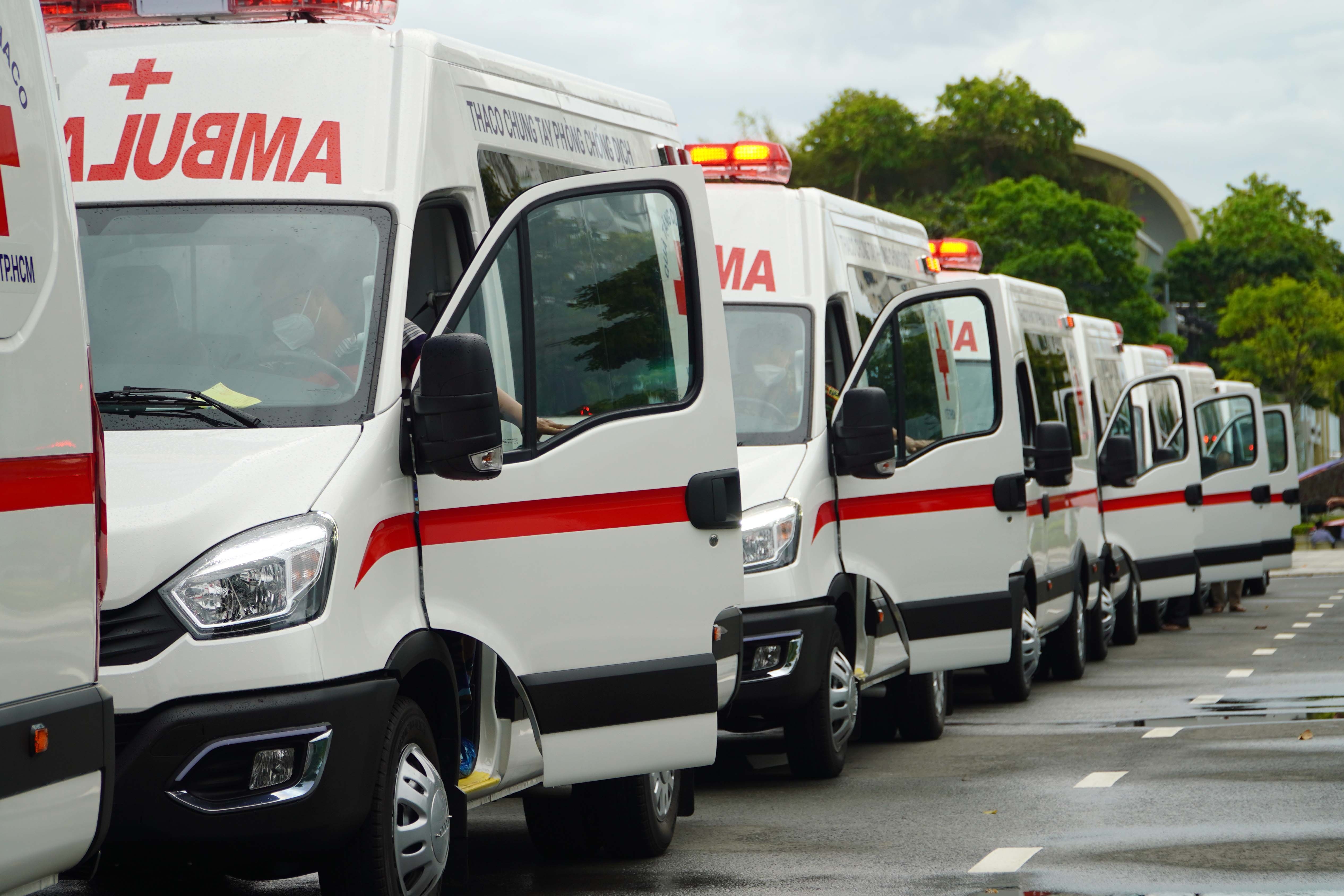 TP.HCM nhan 30 xe cuu thuong dac chung cho benh nhan Covid-19 hinh anh