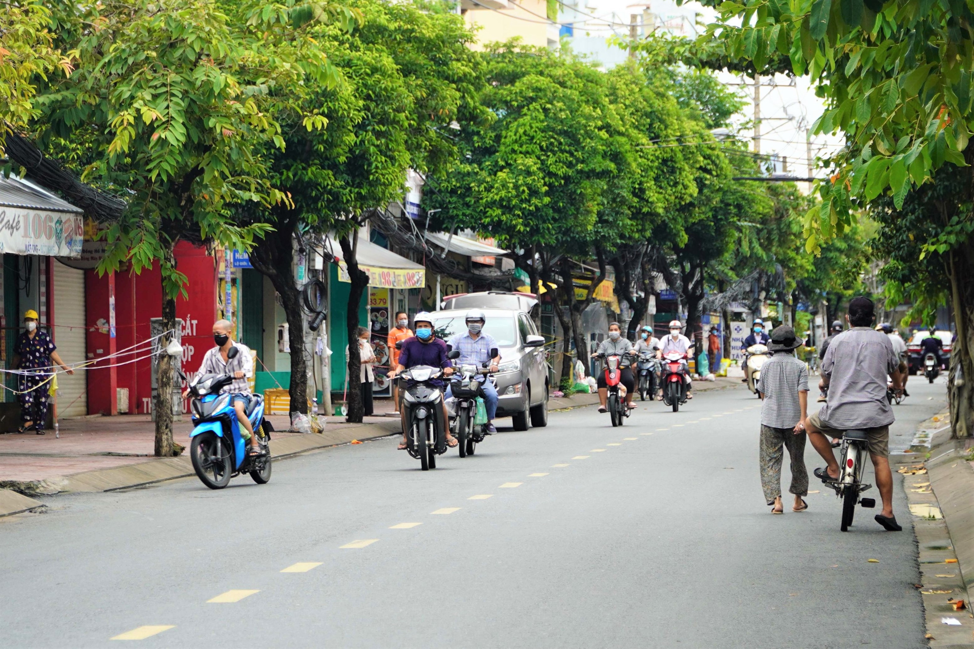 Quan 7 truoc ngay binh thuong moi hinh anh