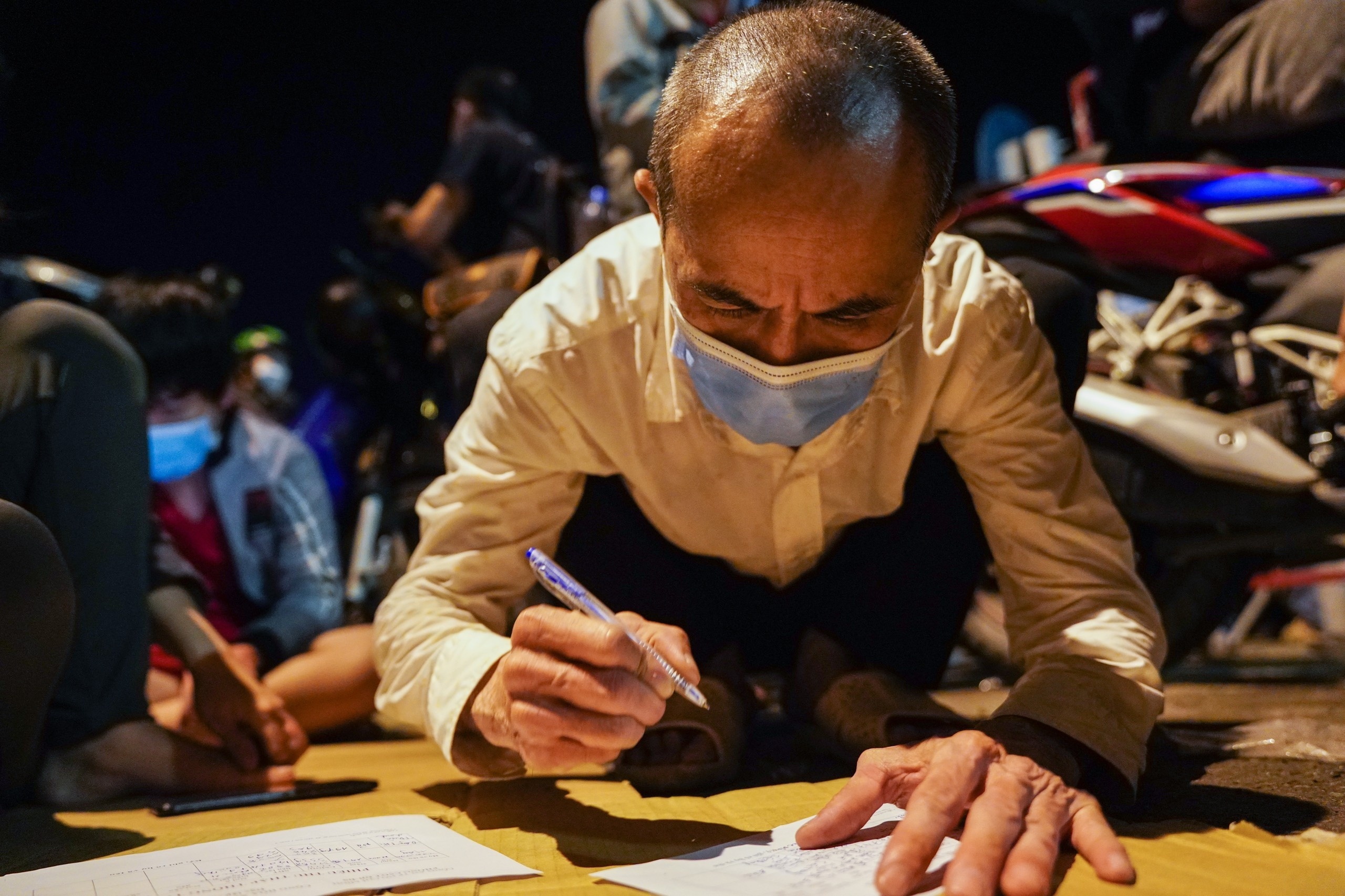 Vat vo giua dem Covid anh 2