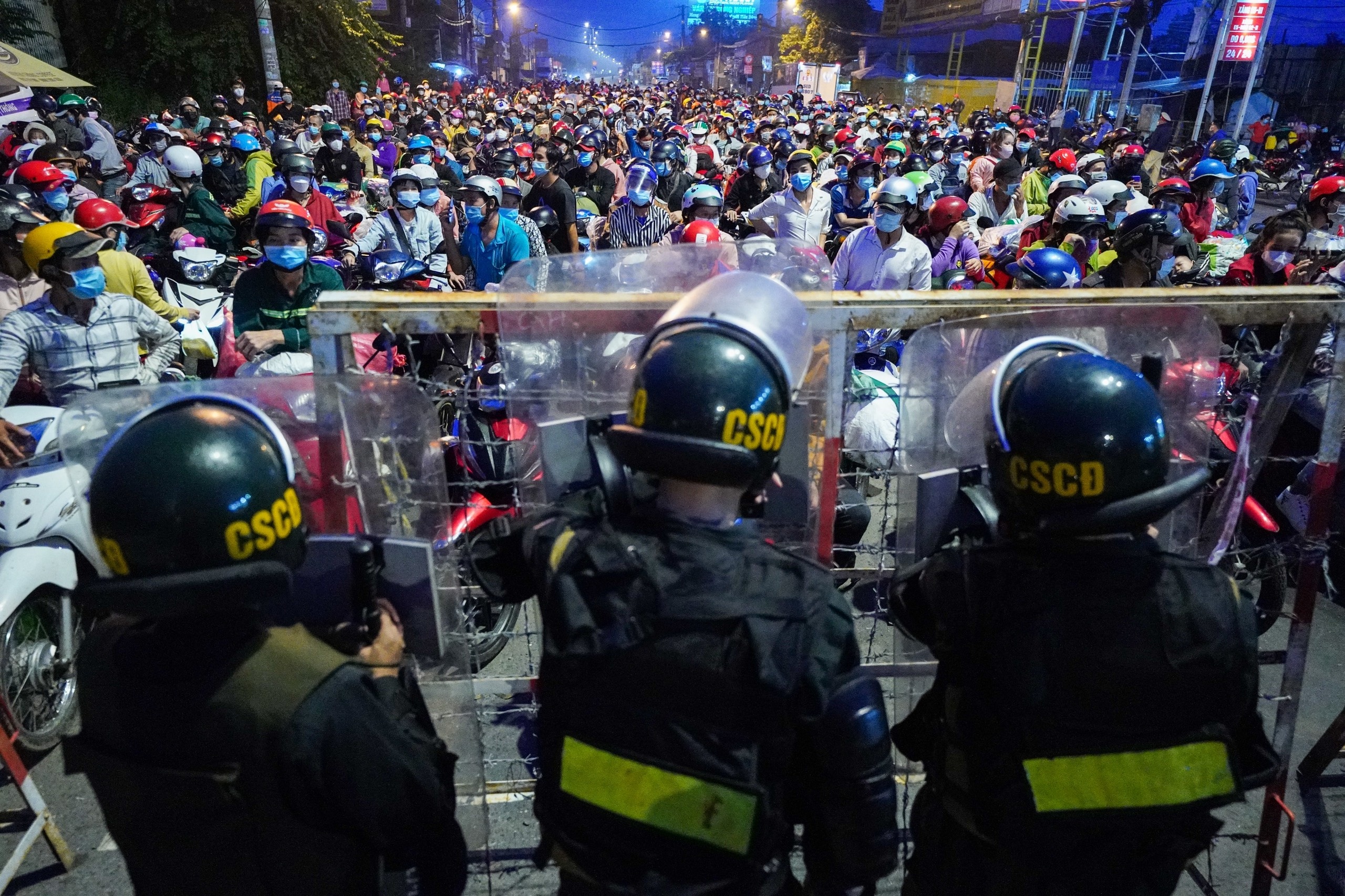 Vat vo giua dem Covid anh 1