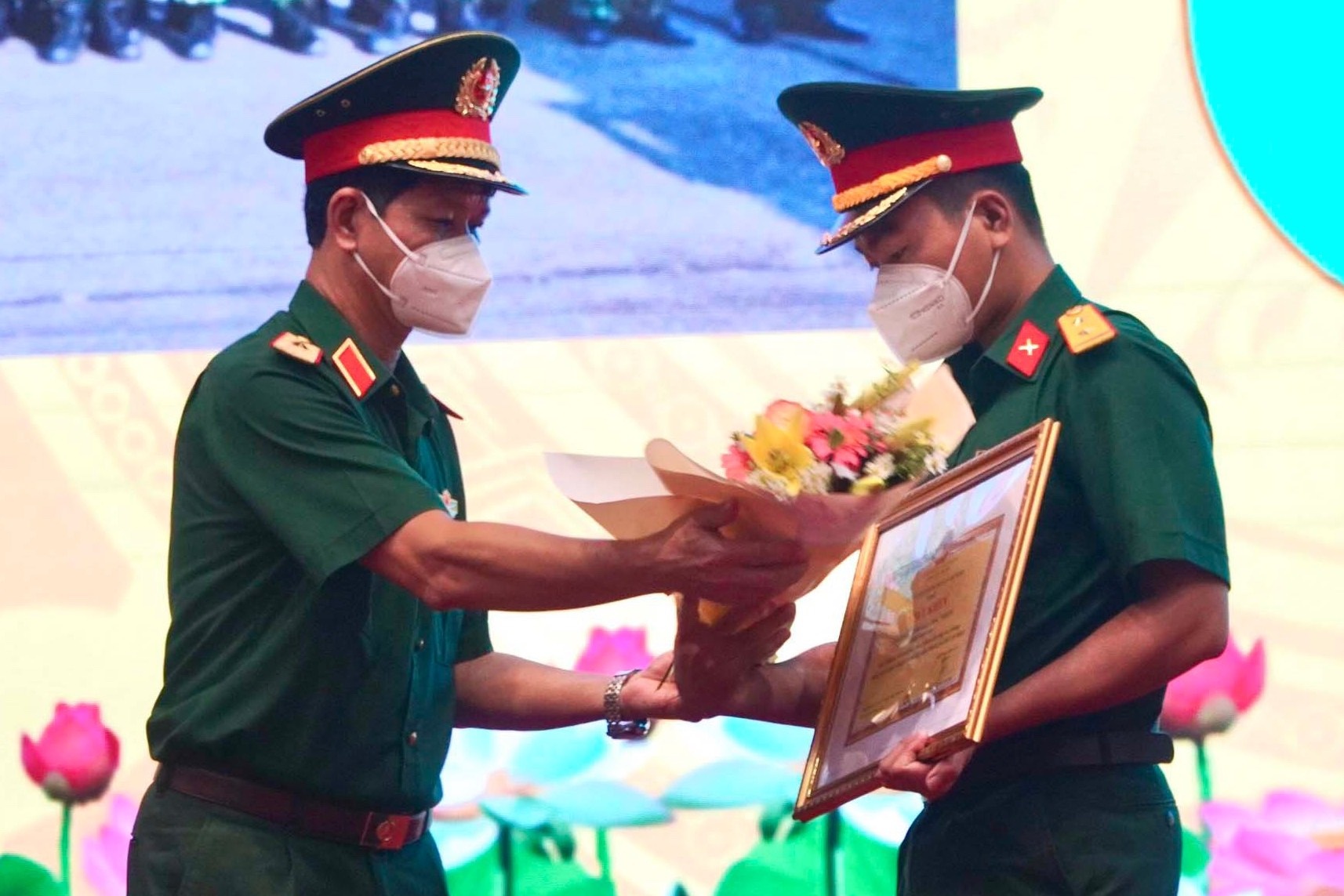 Bo Tu lenh TP.HCM tuyen duong chien si tuyen dau chong dich hinh anh