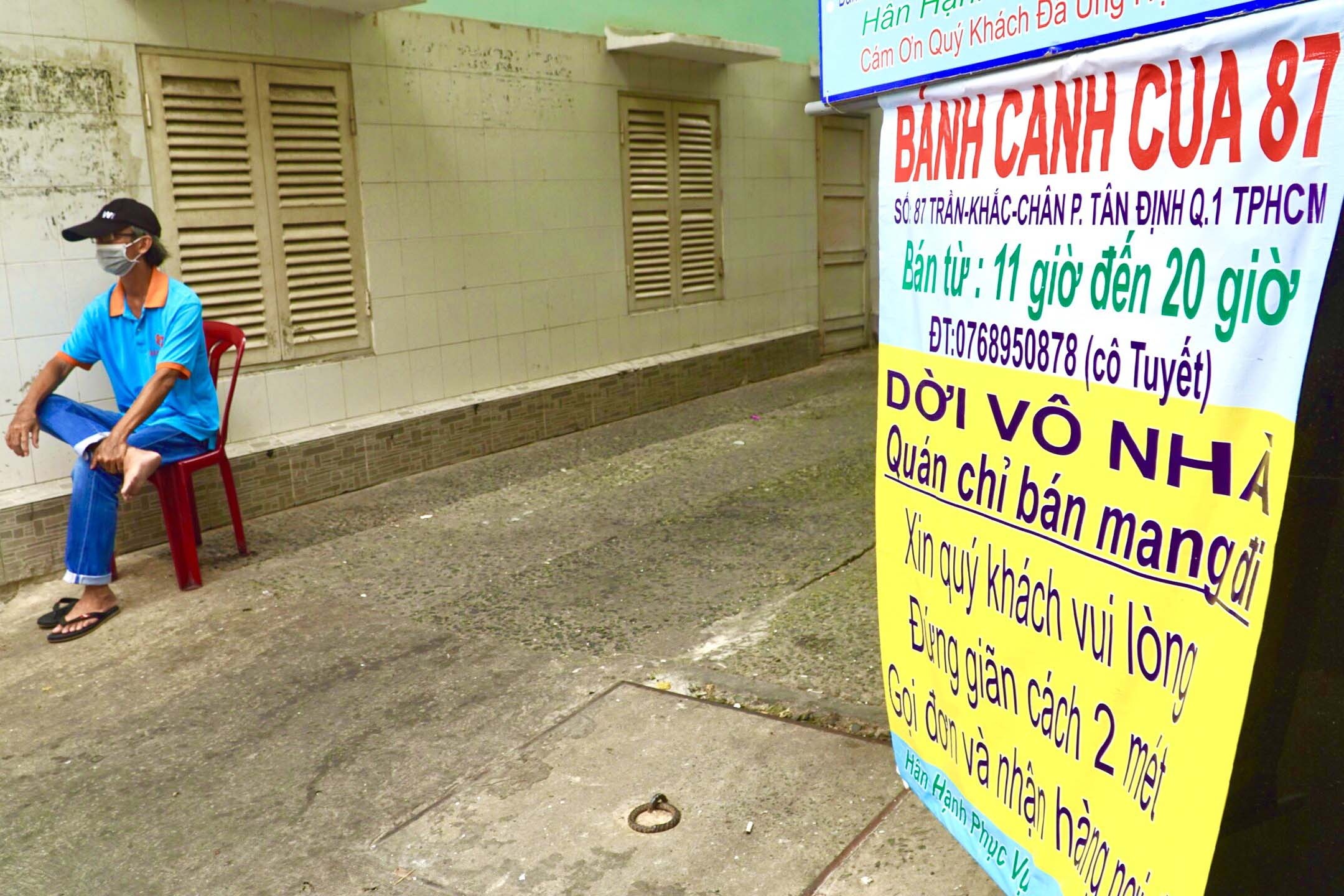 Hang quan o TP.HCM doi vao hem tiet kiem chi phi hinh anh