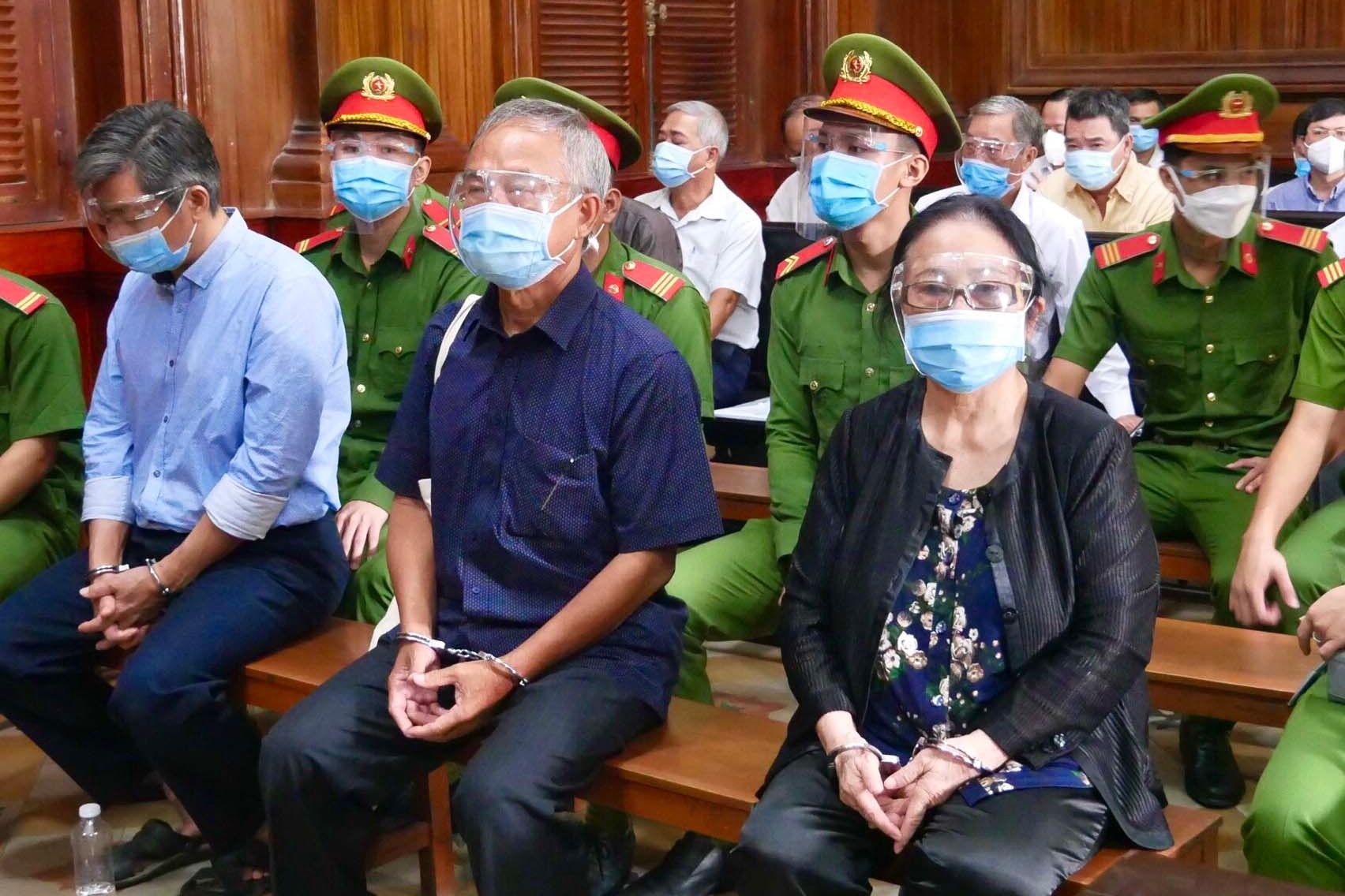 Dai gia Duong Thi Bach Diep va ong Nguyen Thanh Tai hau toa hinh anh