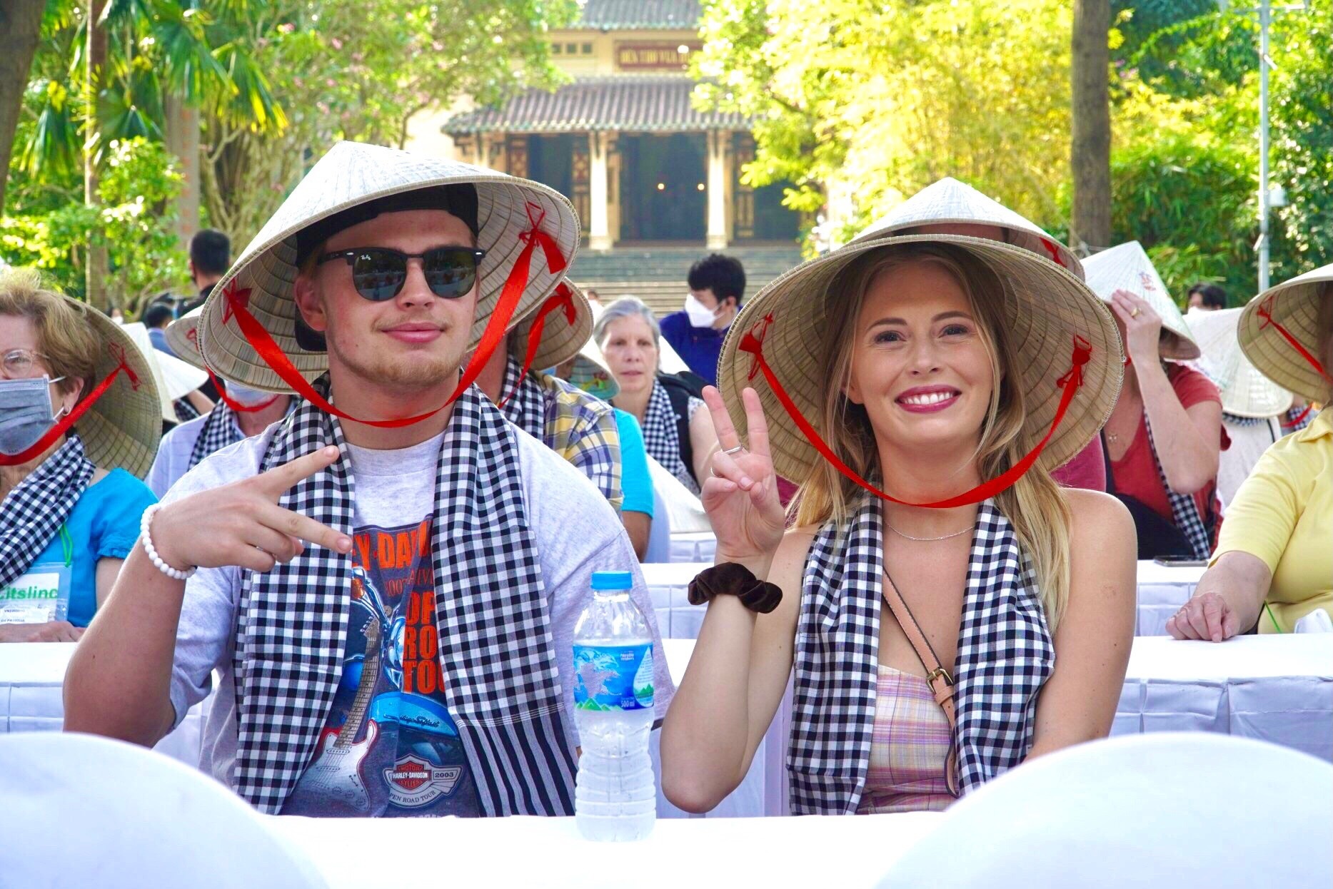 Khach du lich My: 'Toi thich o day, moi nguoi nen den Viet Nam' hinh anh