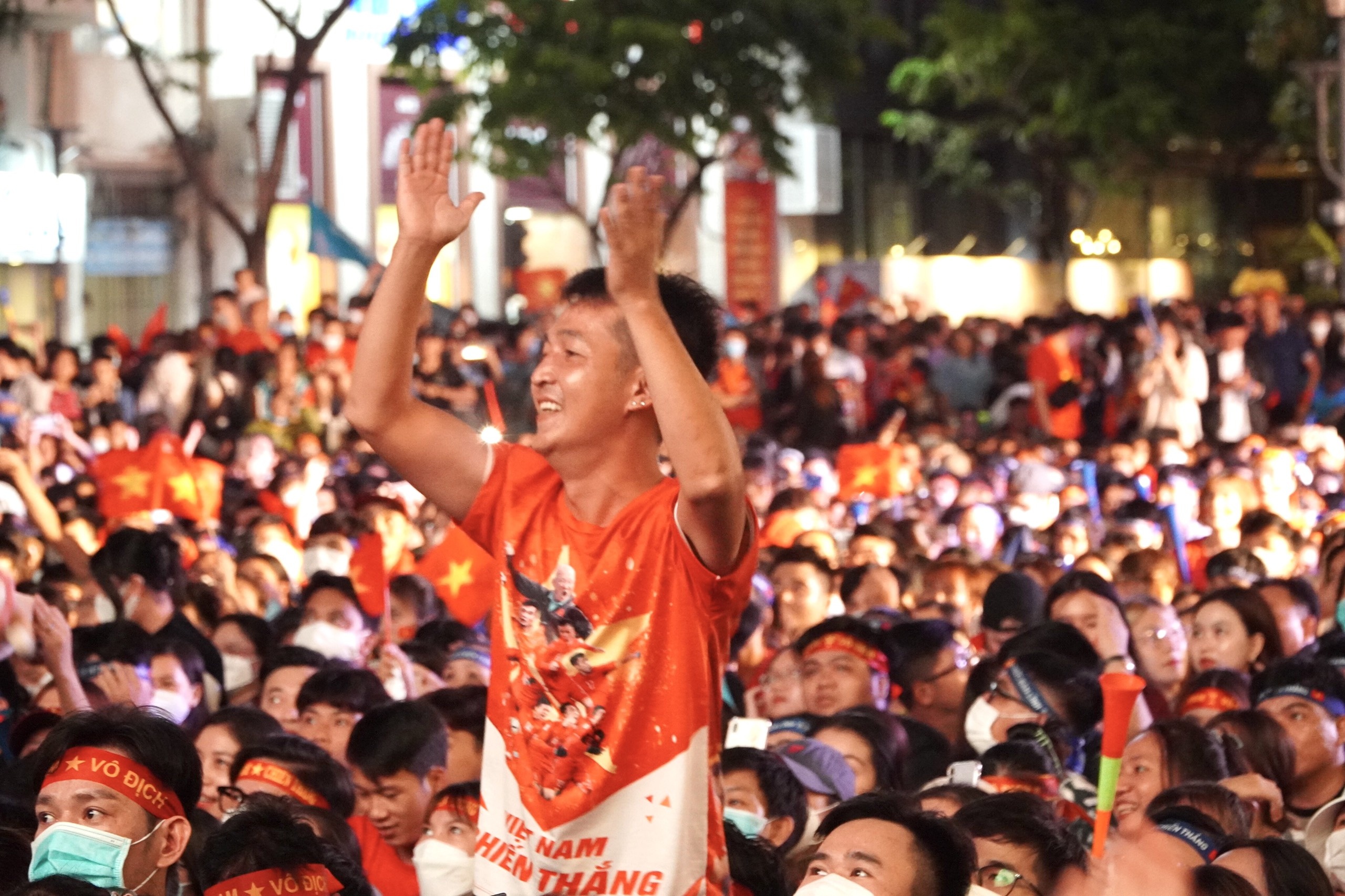 ‘Bung no’ o pho di bo Nguyen Hue sau chien thang cua U23 Viet Nam hinh anh