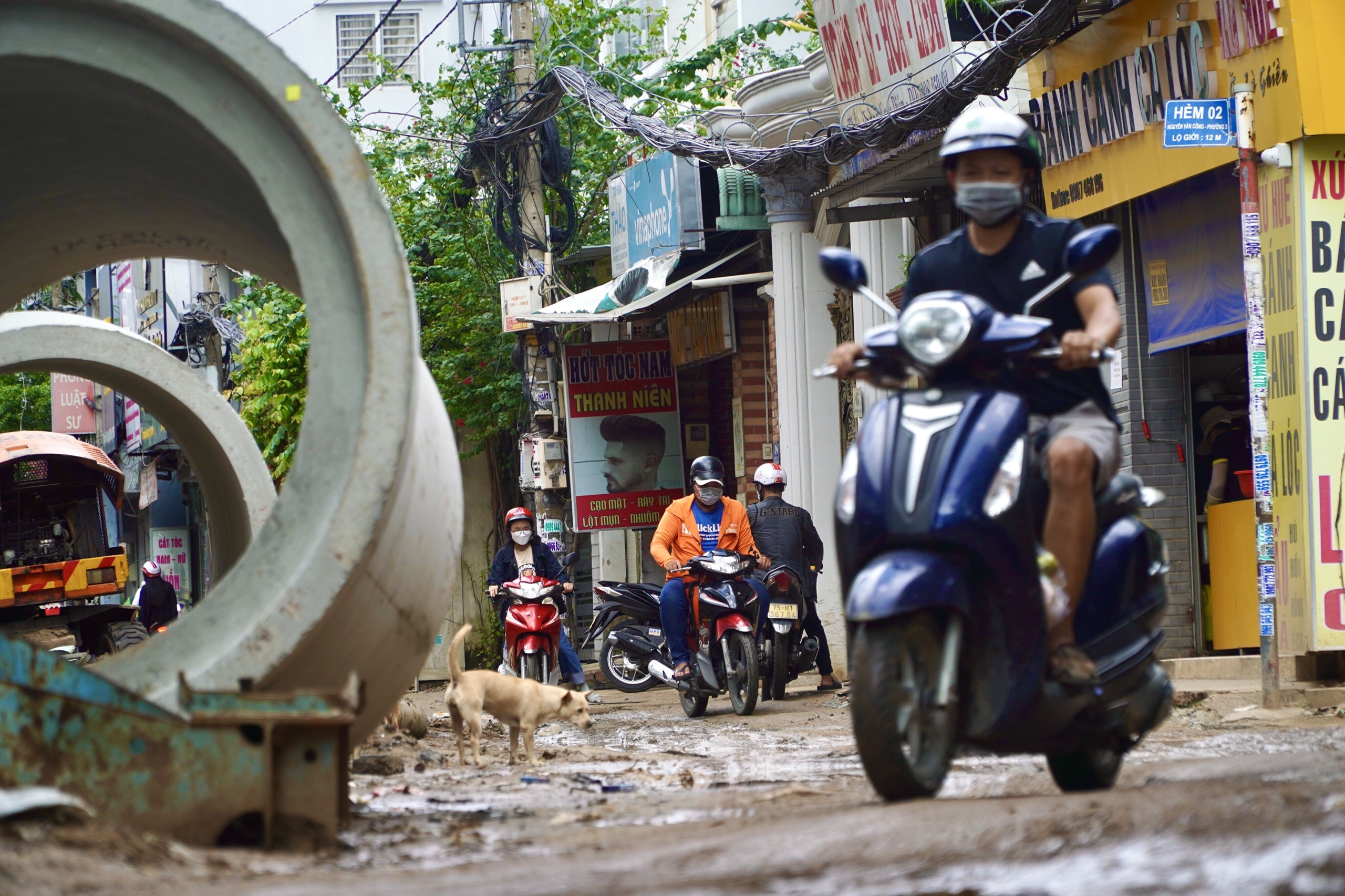 Doan duong hon 100 m o TP.HCM thi cong 2 nam chua xong hinh anh