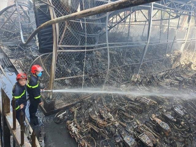 Ai chiu trach nhiem boi thuong vu chay bai giu xe vi pham tai TP.HCM? hinh anh