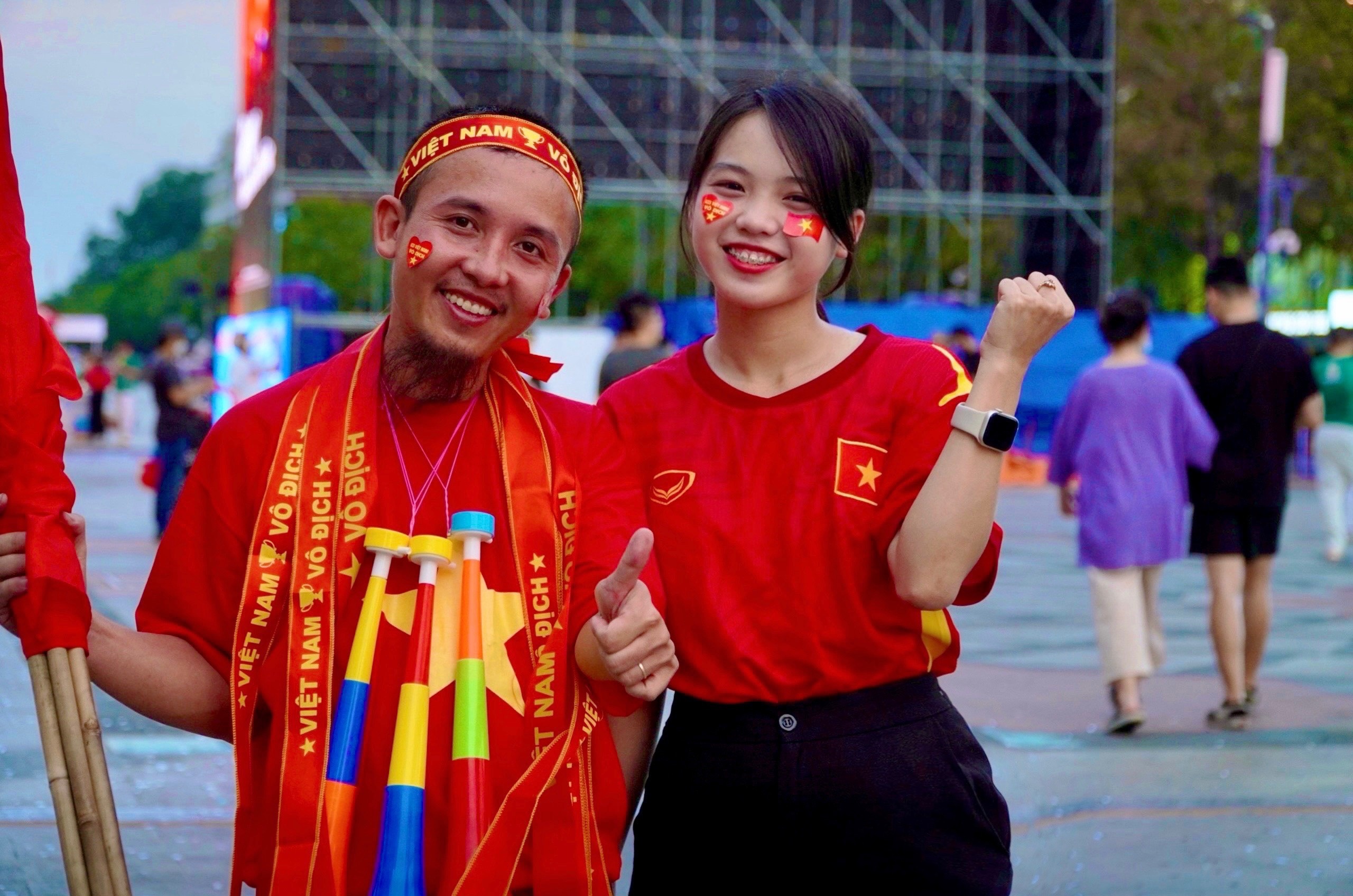 Nguoi Dong Nai vuot 120 km den TP.HCM co vu U23 Viet Nam hinh anh