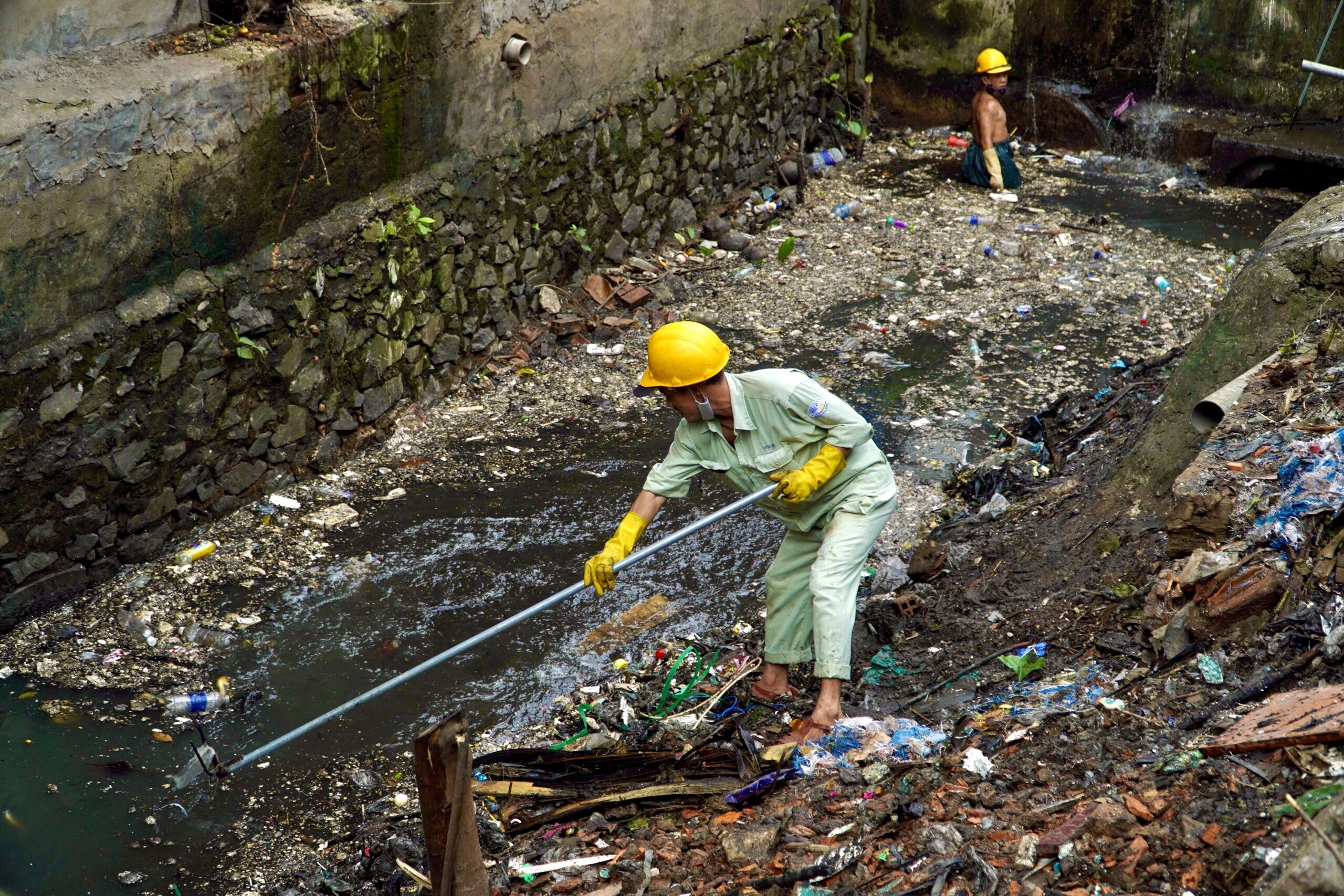 Vi sao du an cai tao kenh A41 chong ngap san bay Tan Son Nhat be tac? hinh anh