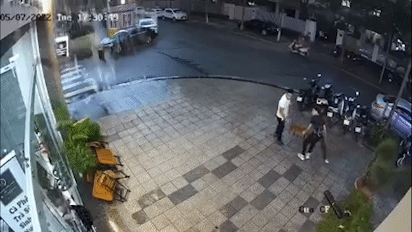 Bien quang cao roi trung dau nguoi dan ong o Ha Noi hinh anh