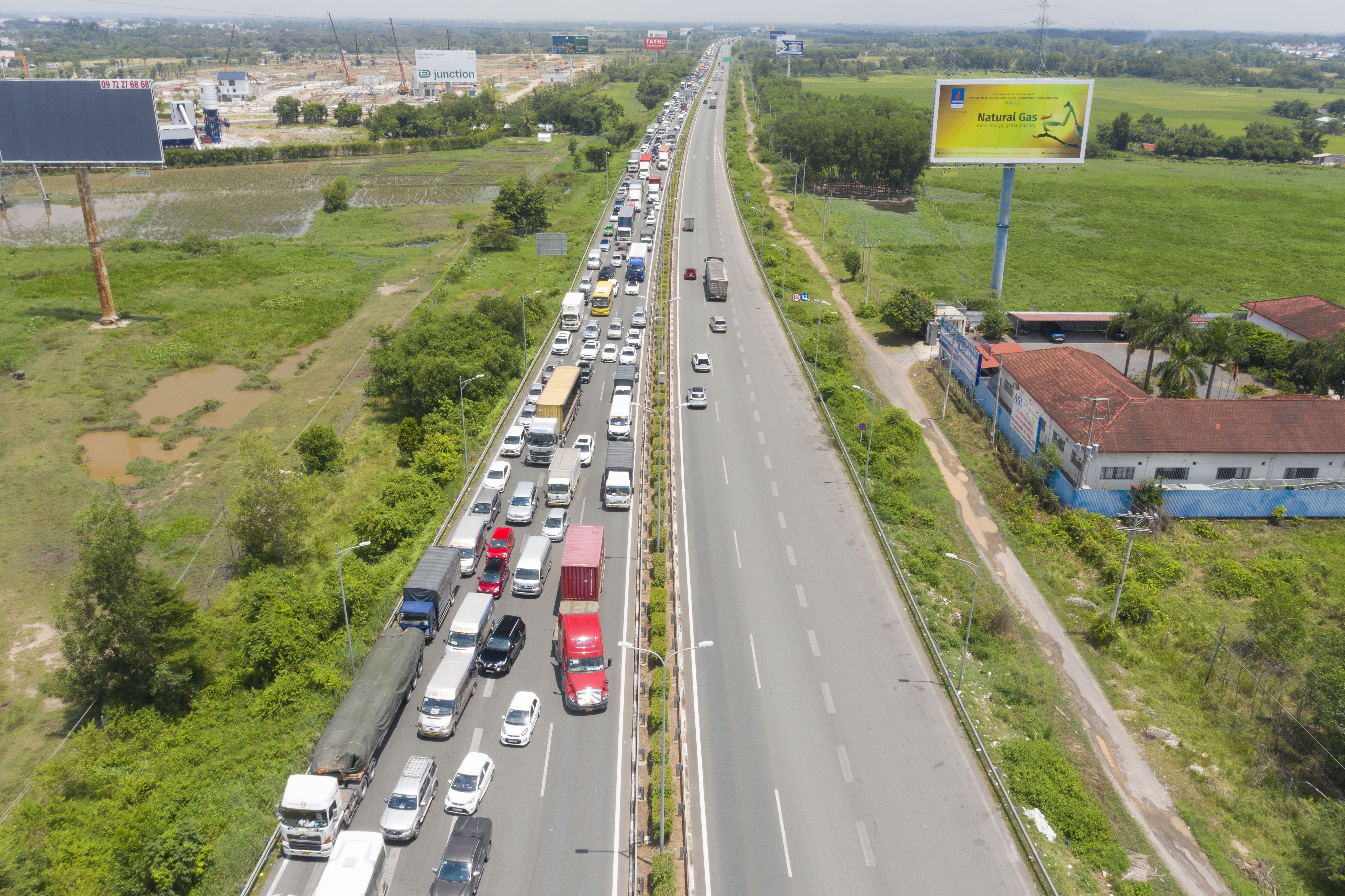 Tai xe than troi khi qua cao toc TP.HCM - Long Thanh - Dau Giay hinh anh