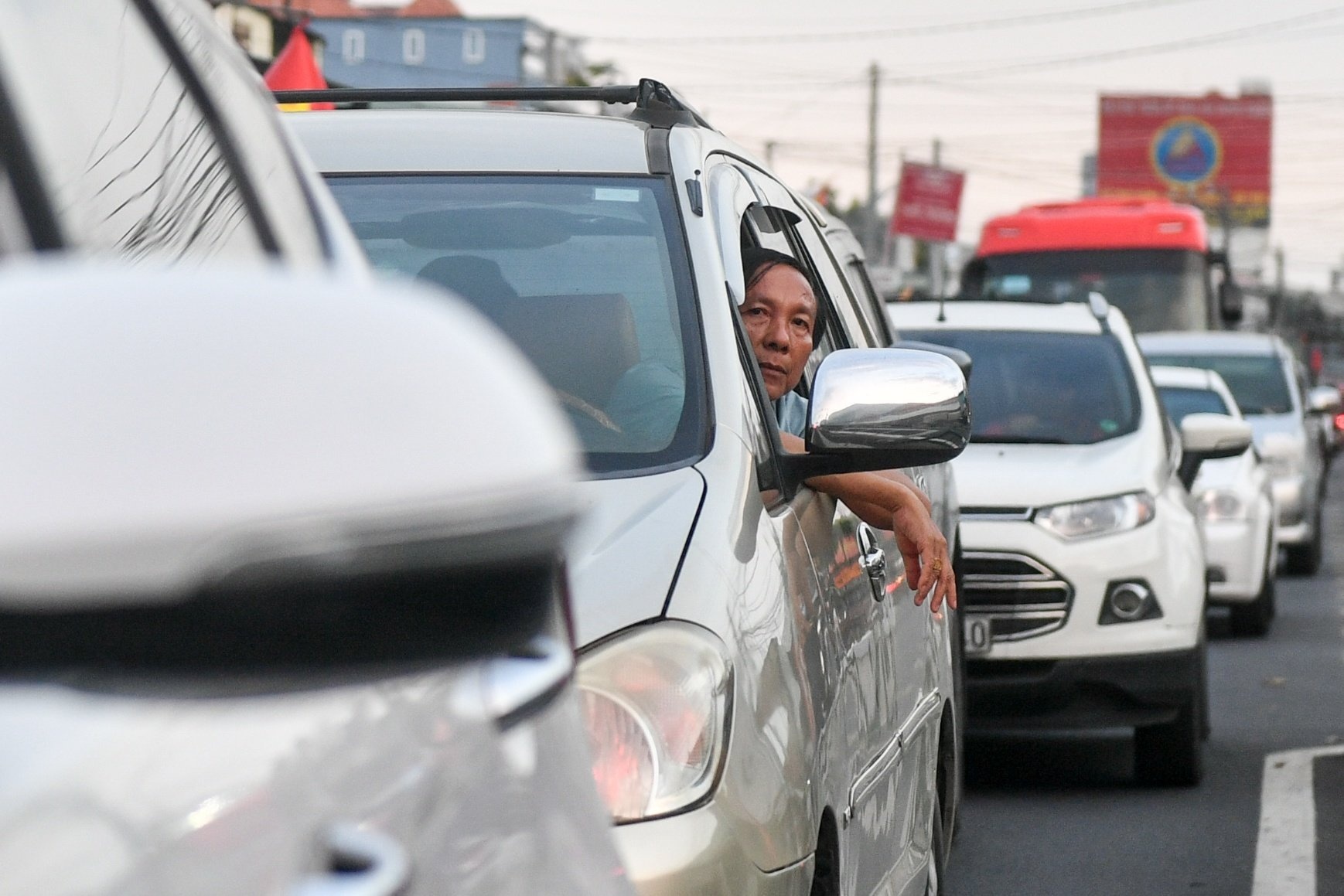 Tranh cao toc Long Thanh - Dau Giay, oto mac ket o pha Cat Lai hinh anh
