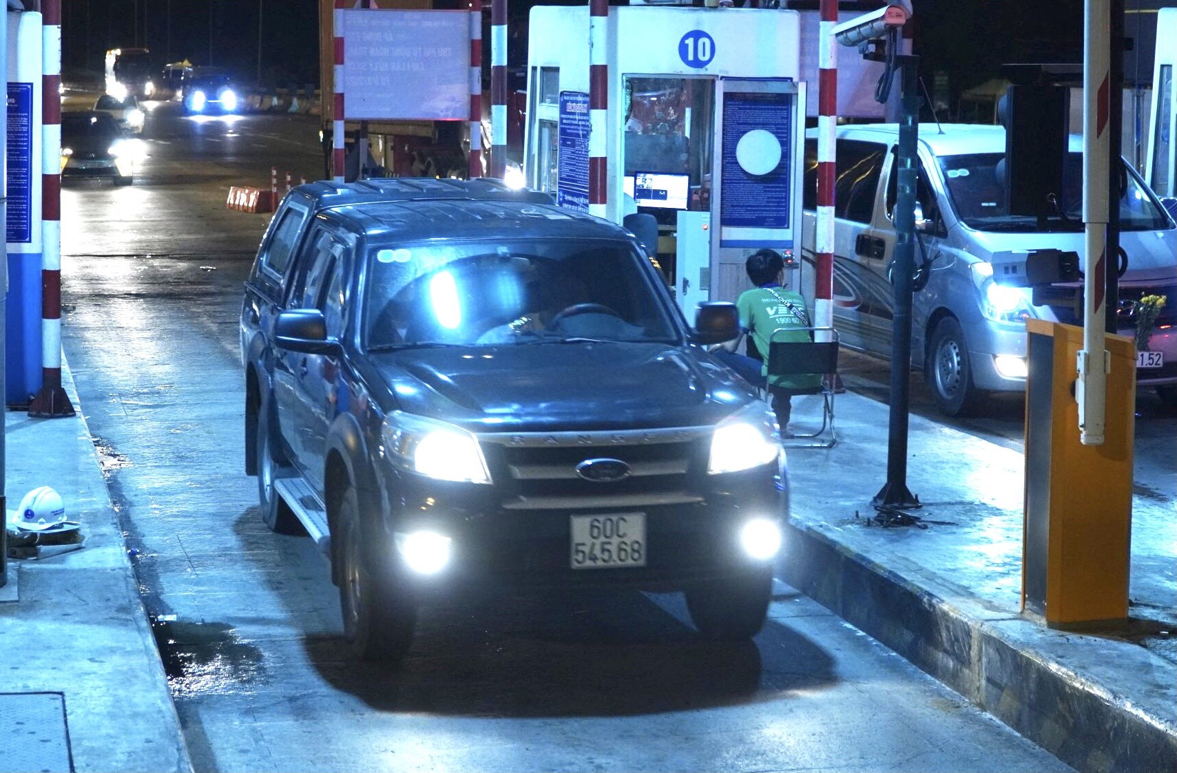 Xe chay vun vut o cao toc TP.HCM - Long Thanh - Dau Giay truoc gio 'G' hinh anh