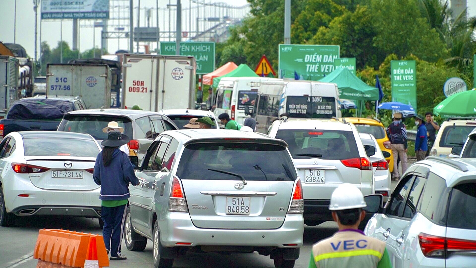 Nap tien the ETC: '30 phut chua qua tram, biet vay khong vao cao toc' hinh anh