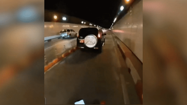 Oto bien do lao vun vut, tranh lan xe may trong ham Thu Thiem hinh anh