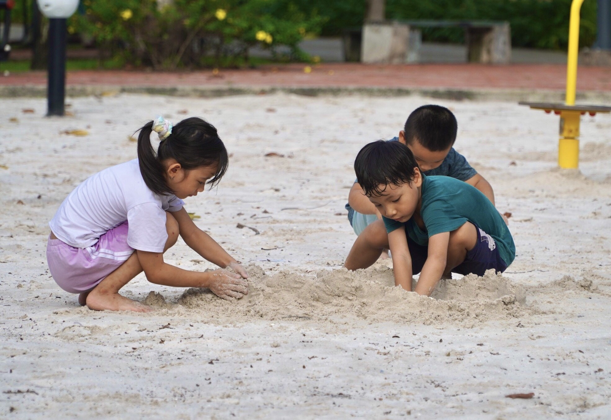 Noi kho thieu san choi cua phu huynh, tre em TP.HCM hinh anh