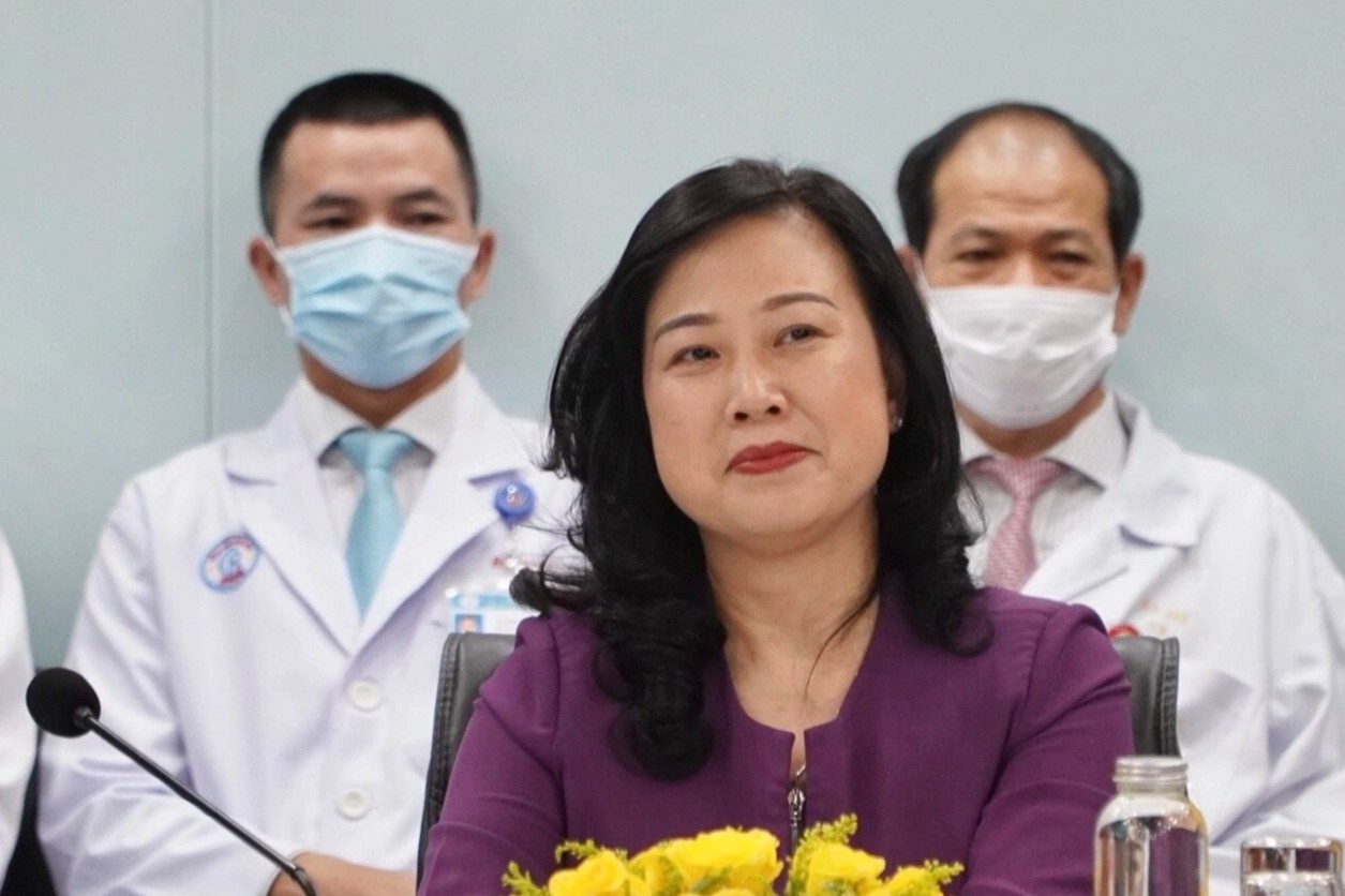 Quyen Bo truong Y te Dao Hong Lan lam viec voi Benh vien Cho Ray hinh anh