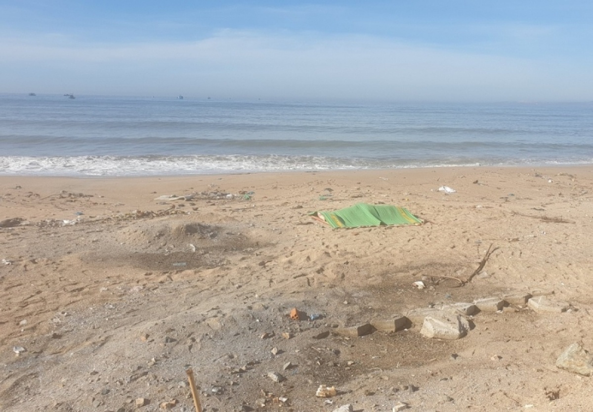 Truy tim tung tich nguoi dan ong tu vong tren bo bien Phan Thiet hinh anh